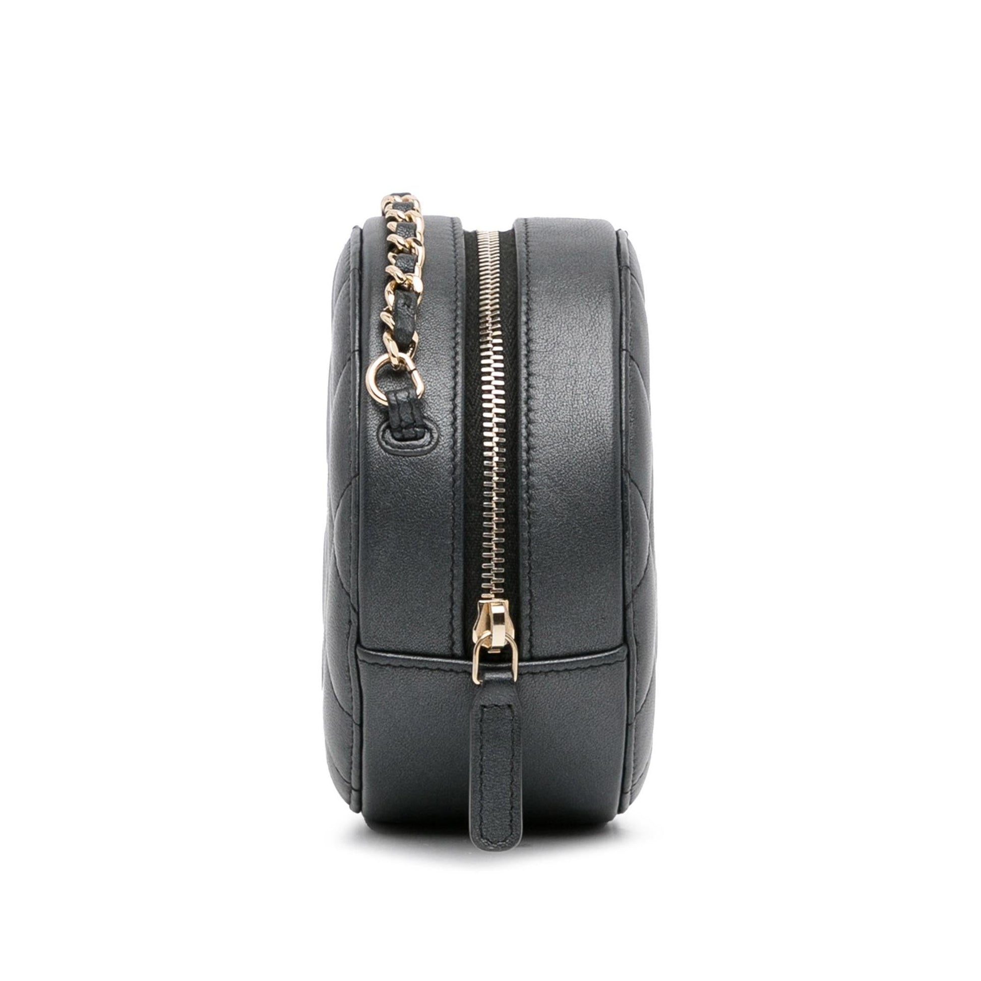 Chanel Quilted Lambskin Round Pearl SHG-57ukAg Clutch Bag