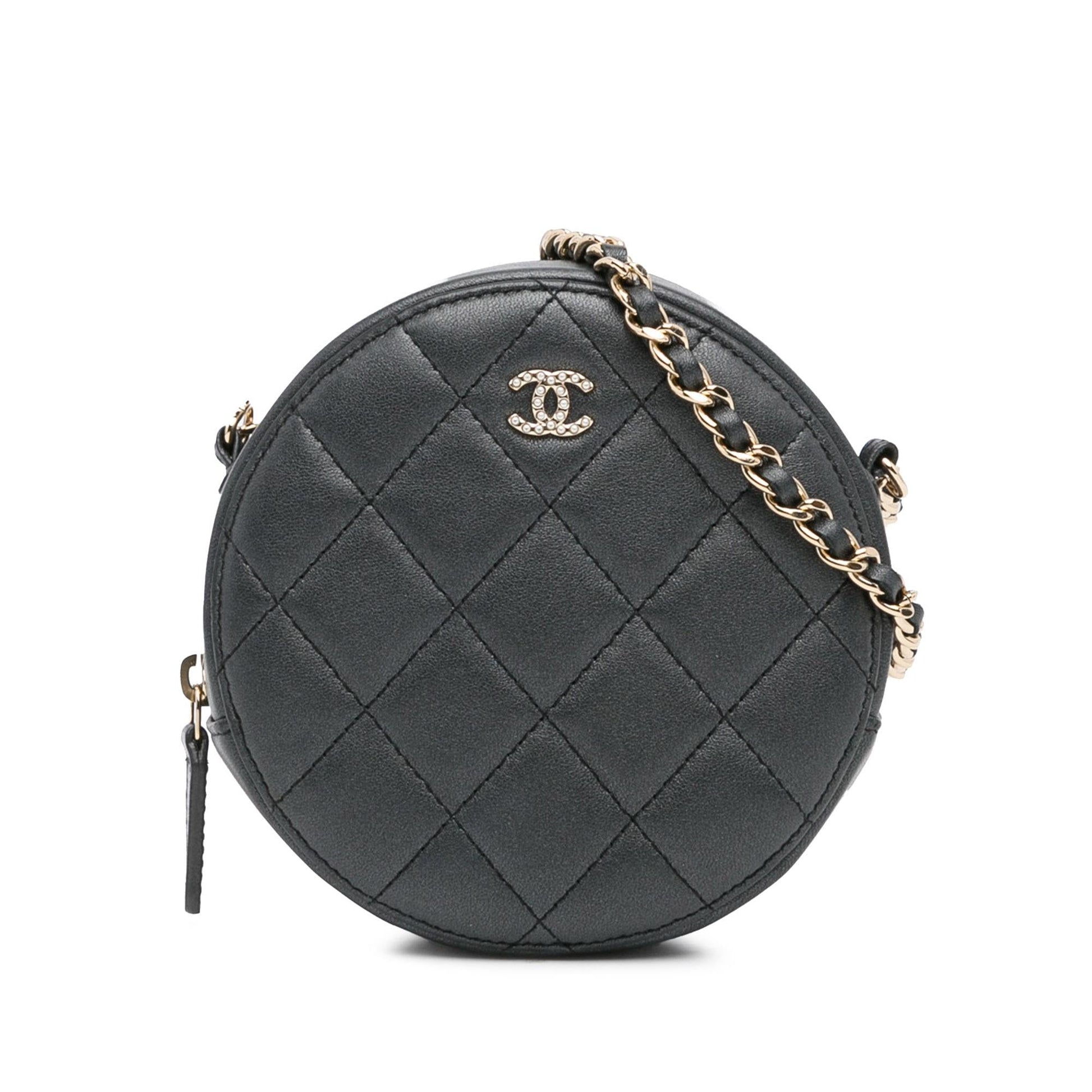 Chanel Quilted Lambskin Round Pearl SHG-57ukAg Clutch Bag