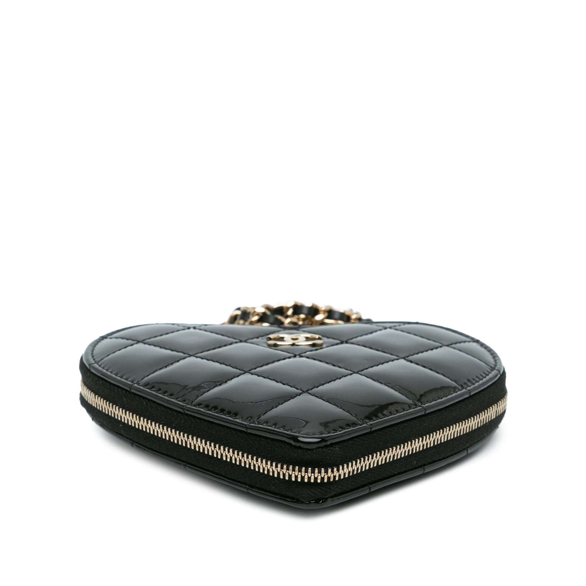 Chanel Quilted Patent Calfskin CC Heart SHG-D1UX0k Clutch Bag