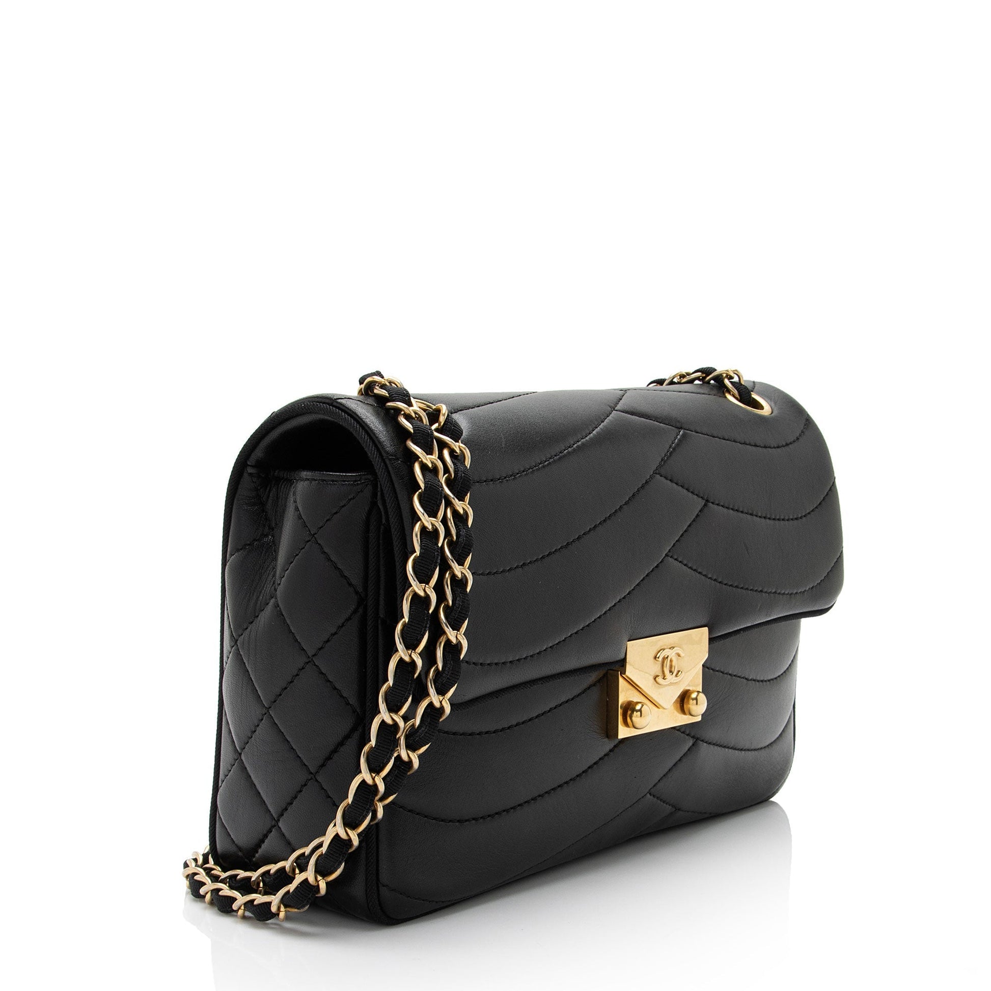 Chanel Scallop Quilted Lambskin Pagoda Flap SHF-O5XtnL Shoulder Bag