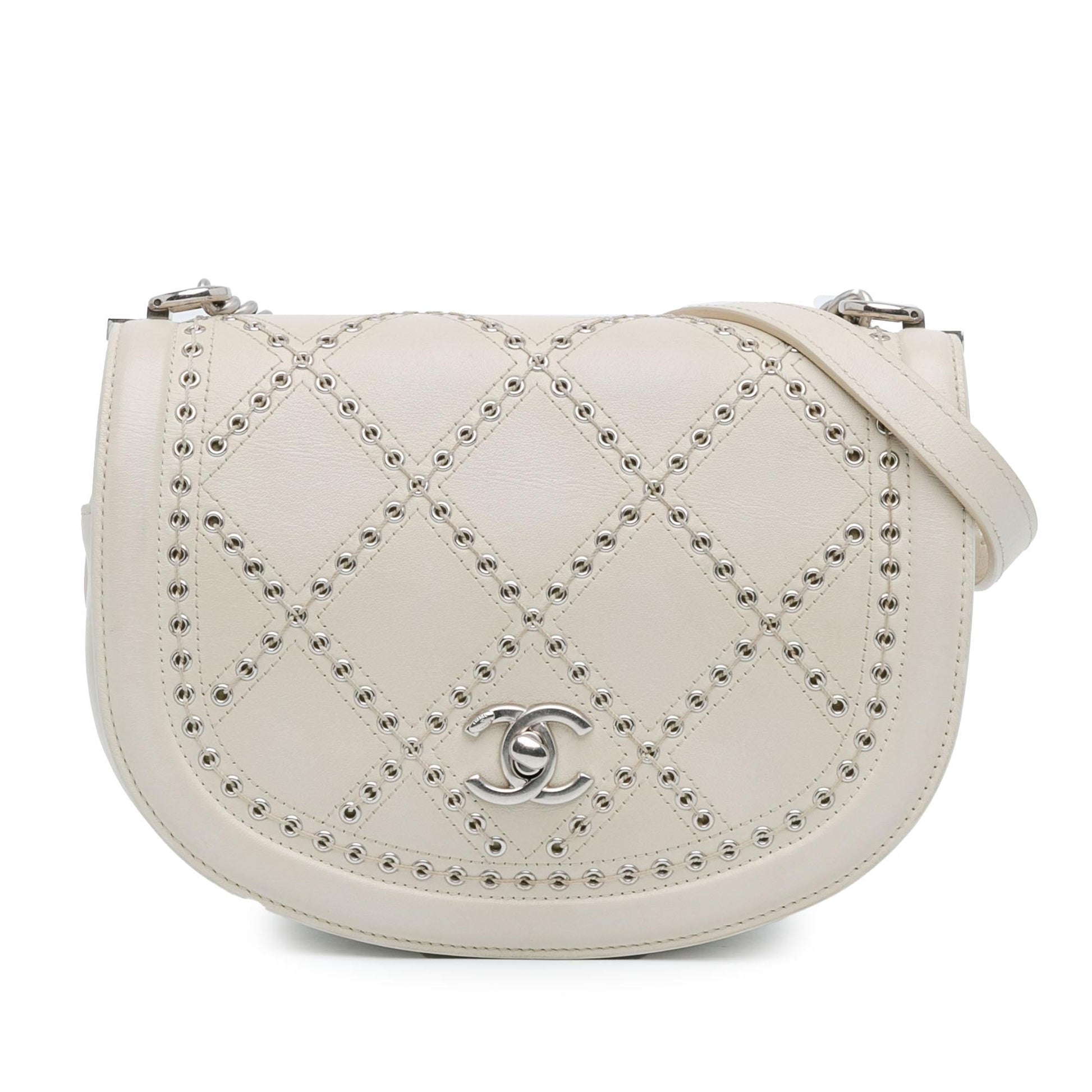 Chanel Calfskin Coco Eyelets Round Flap SHG-J36UdW Small Handbag