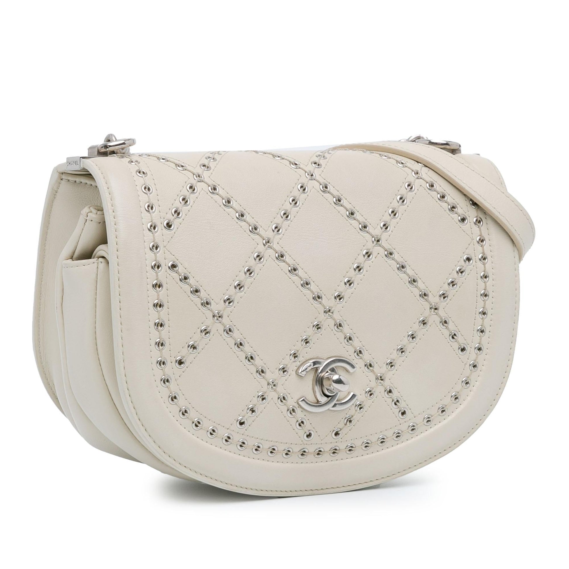 Chanel Calfskin Coco Eyelets Round Flap SHG-J36UdW Small Handbag