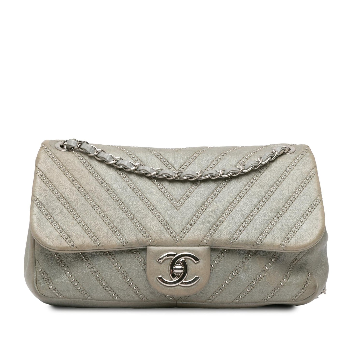Chanel Small Chevron Calfskin Stud Wars Flap (shg L15TVK) Handbag