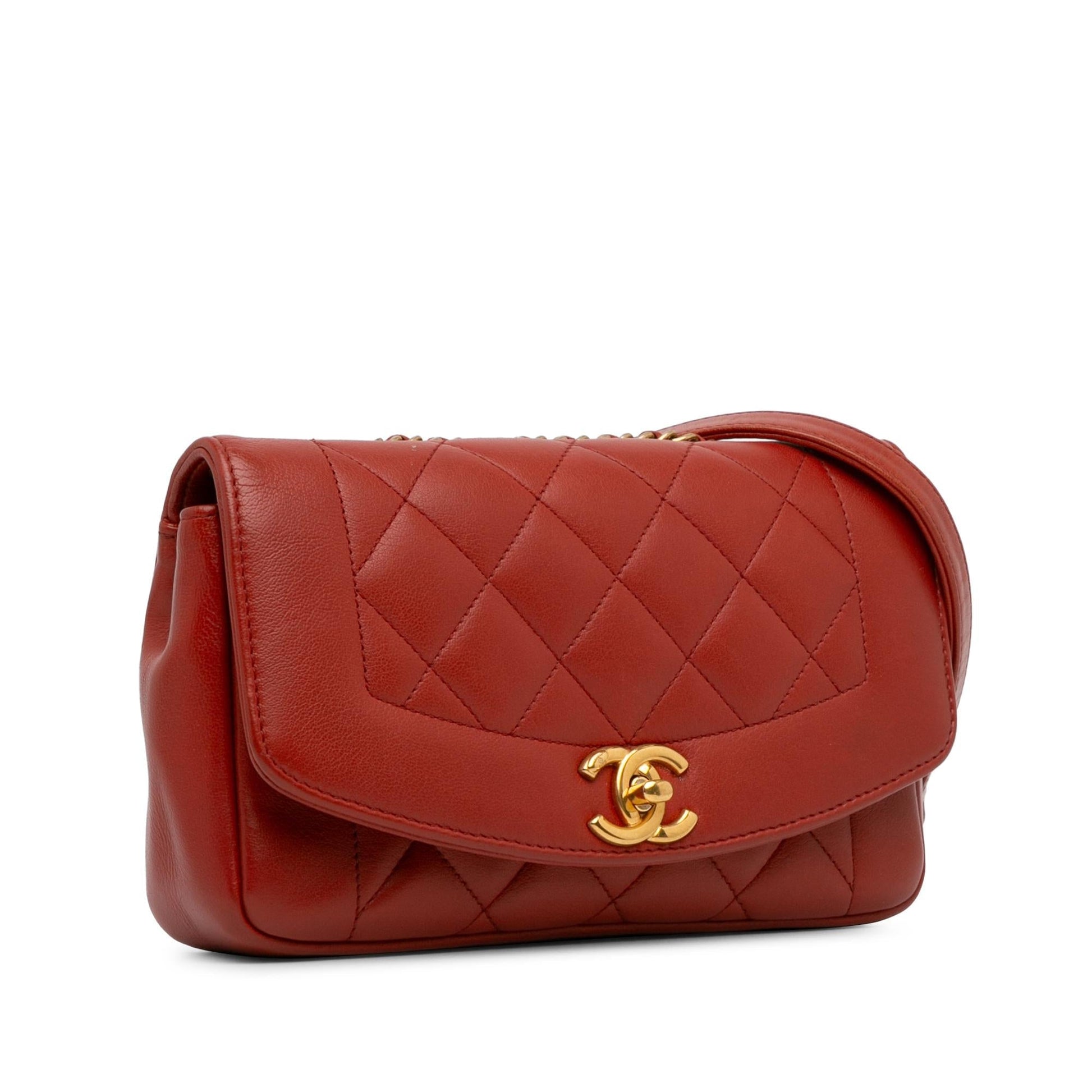 Chanel Small Lambskin Diana Flap (Shg-Wdk1Ak) Bag