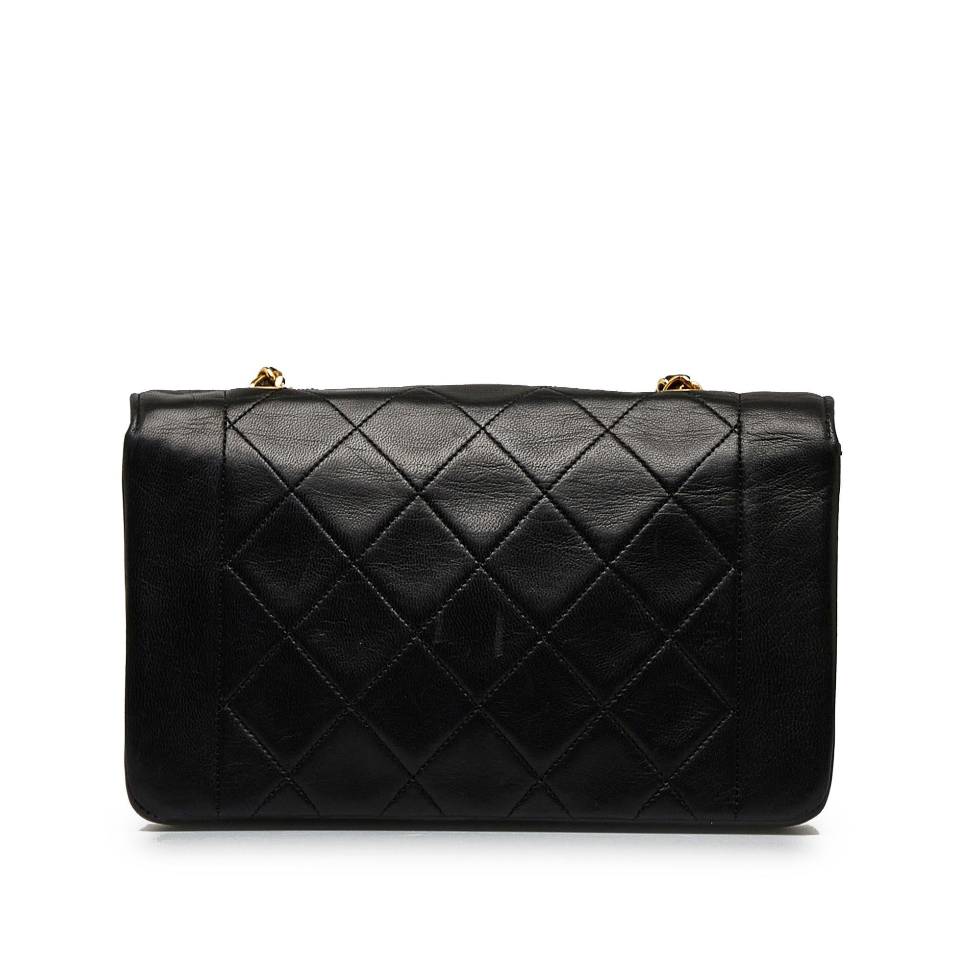 Chanel Lambskin Diana SHG-Qg8icT Small Handbag