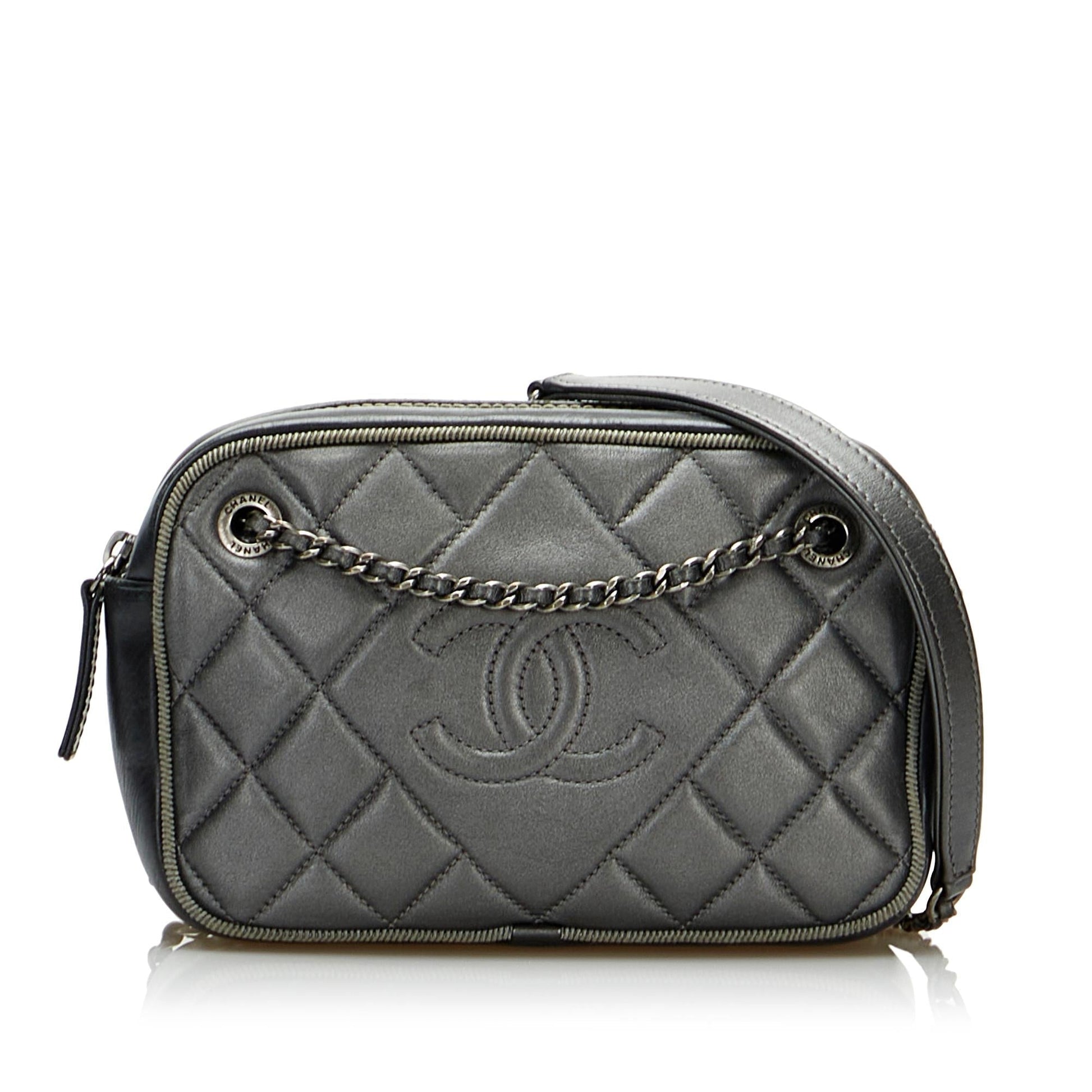 Chanel Quilted Ballerine Camera SHG-iPclaF Small Crossbody Bag