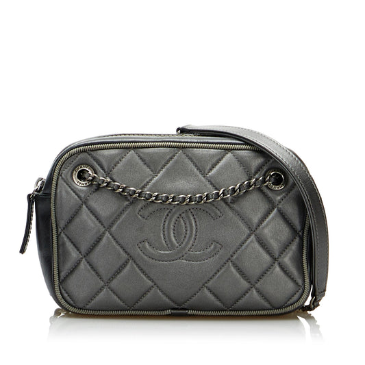Chanel Quilted Ballerine Camera SHG-iPclaF Small Crossbody Bag