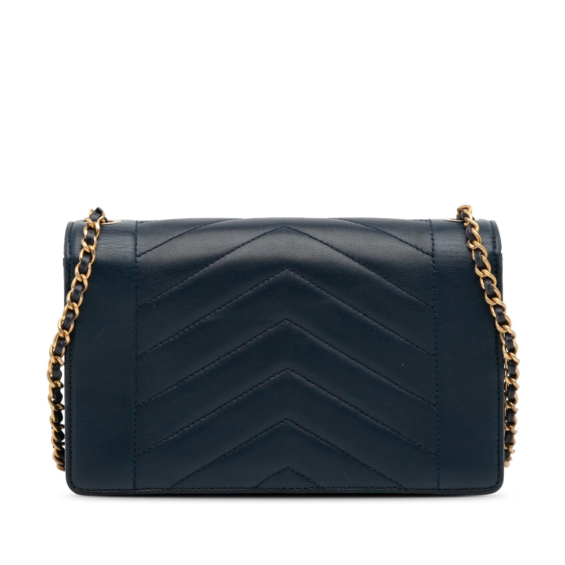 Chanel Reversed Chevron Lambskin Flap SHG-I8TN3a Small Handbag