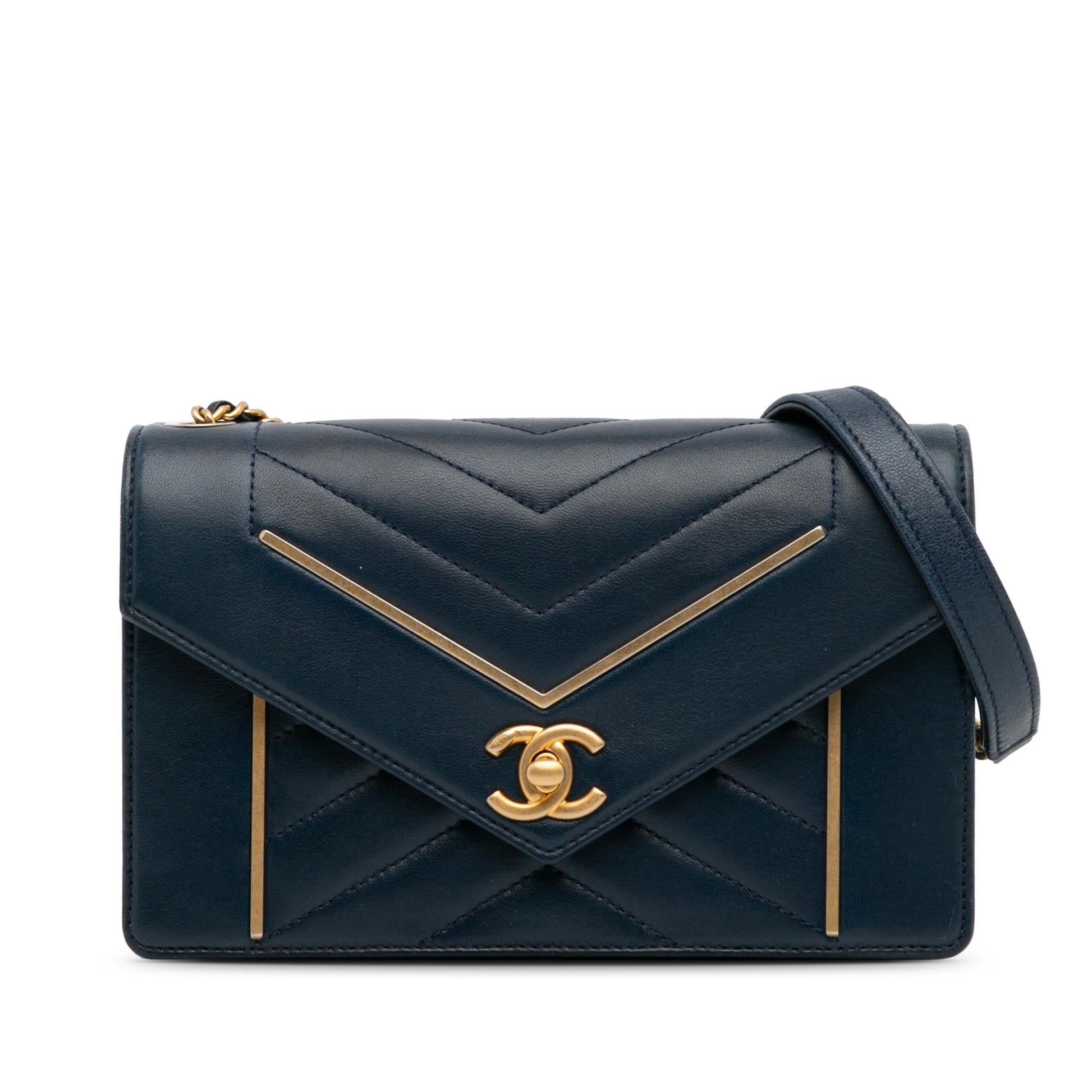 Chanel Reversed Chevron Lambskin Flap SHG-I8TN3a Small Handbag