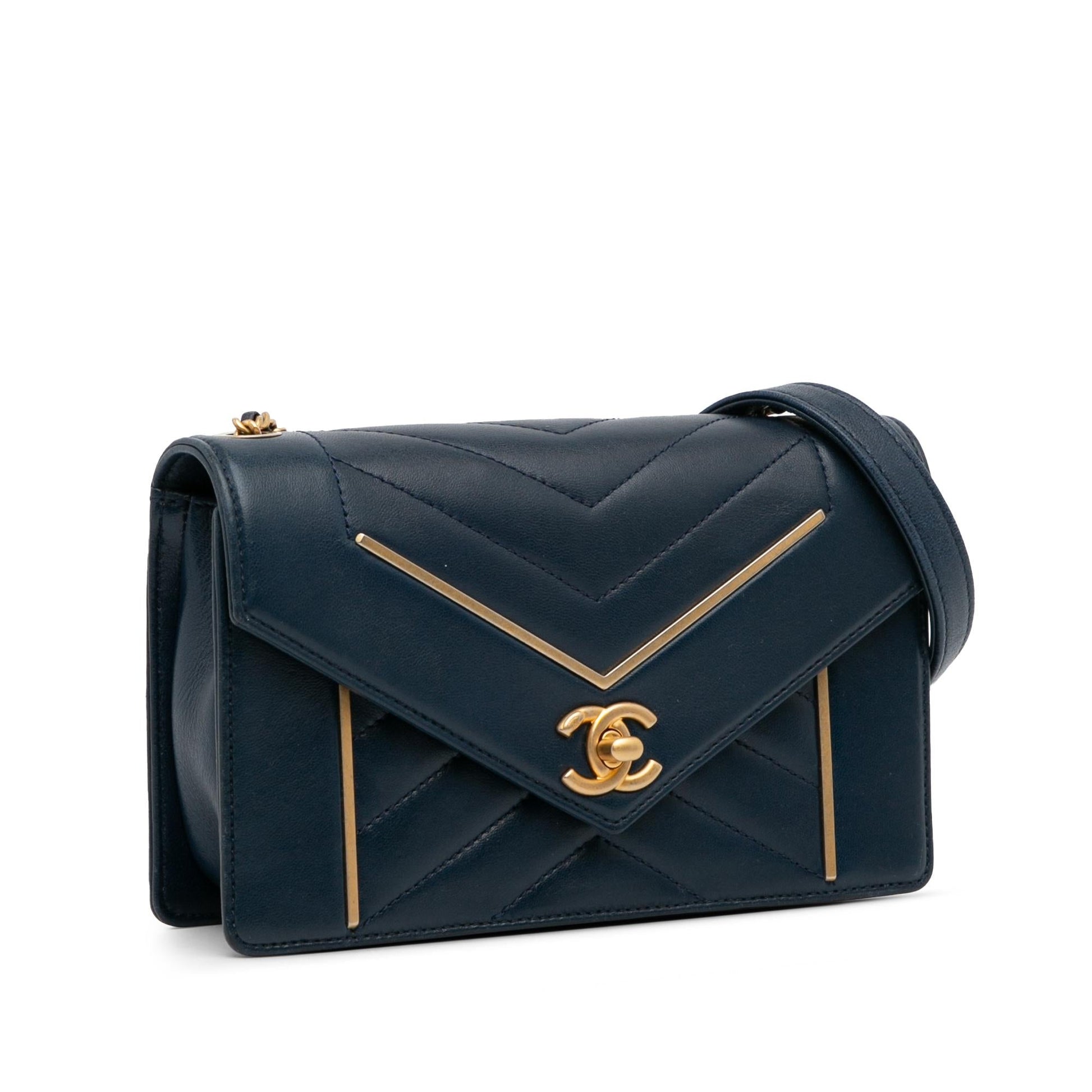 Chanel Reversed Chevron Lambskin Flap SHG-I8TN3a Small Handbag
