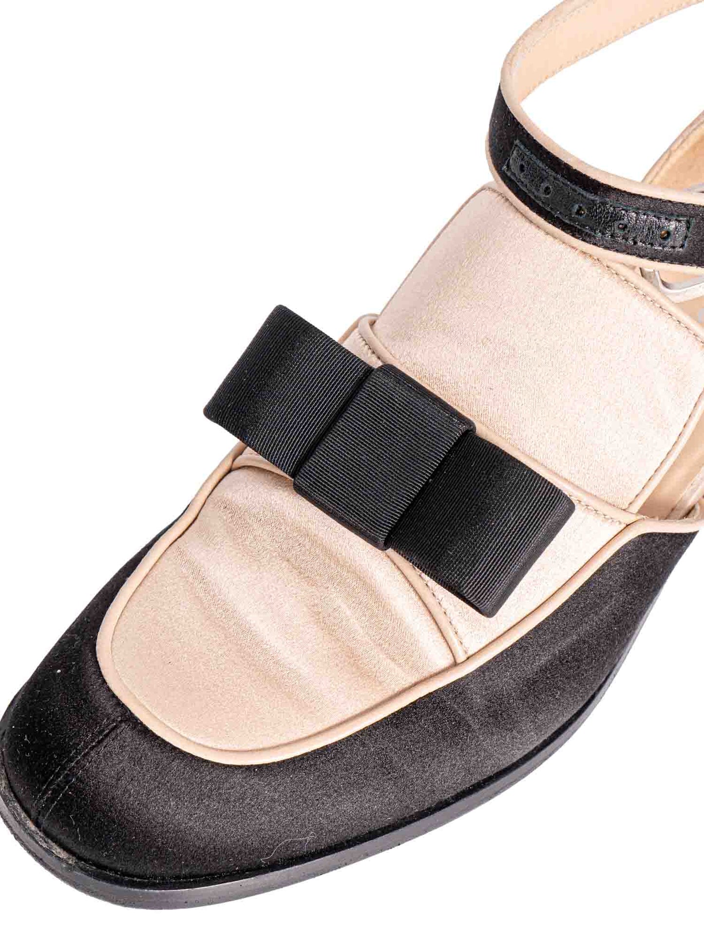 Chanel Spring Runway  Cut-Out Bow Oxfords Shoes Black Beige