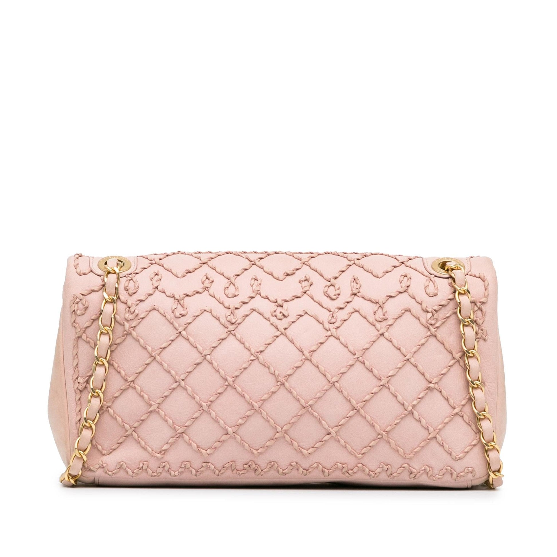 Chanel Twist Quilted Heart Flap (Shg-Uzx9En) Bag