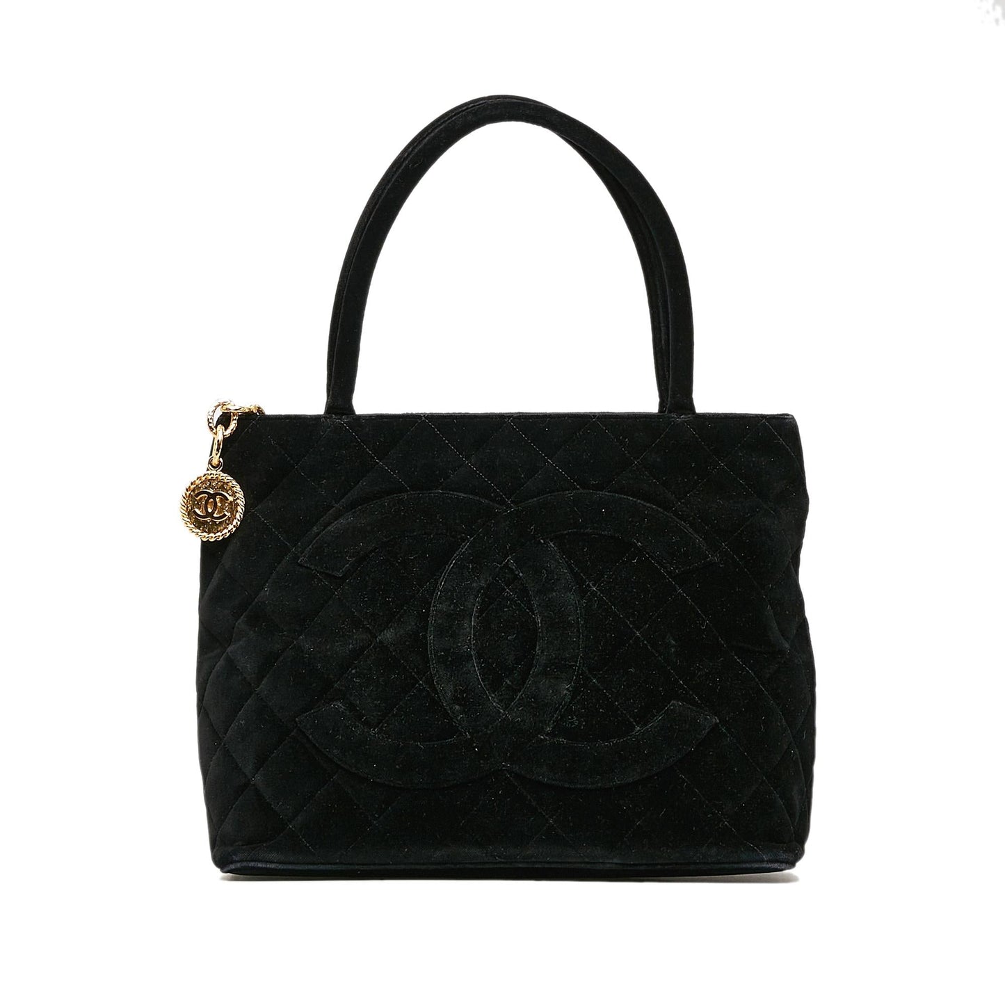 Chanel Velvet Medallion SHG-O6Jpwf Tote Bag