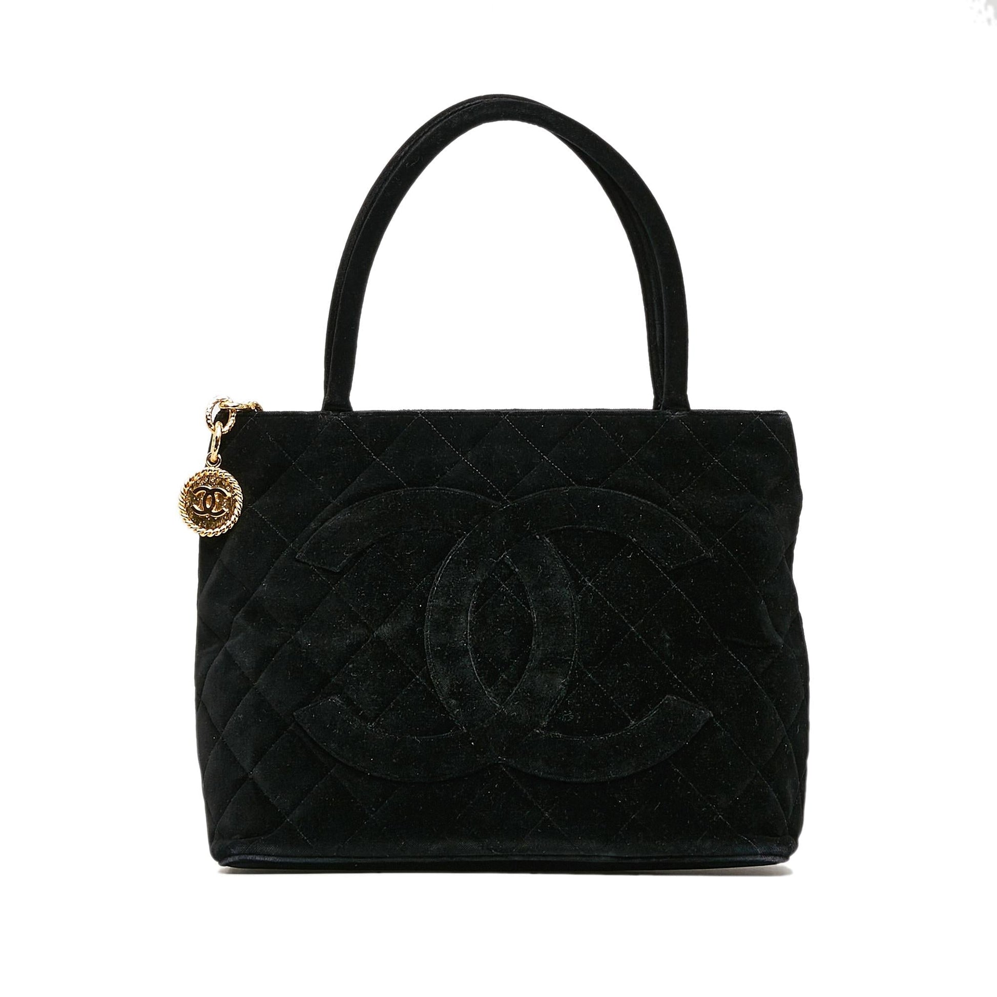 Chanel Velvet Medallion SHG-O6Jpwf Tote Bag