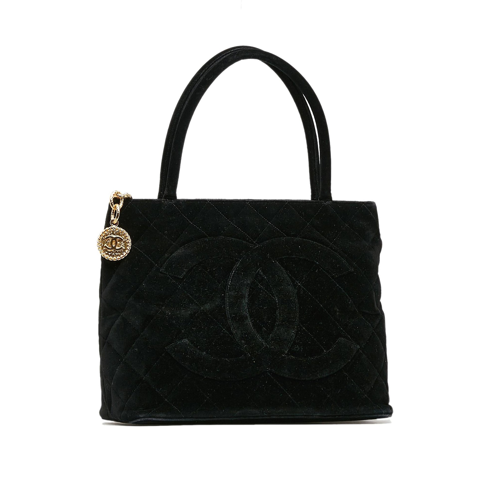 Chanel Velvet Medallion SHG-O6Jpwf Tote Bag