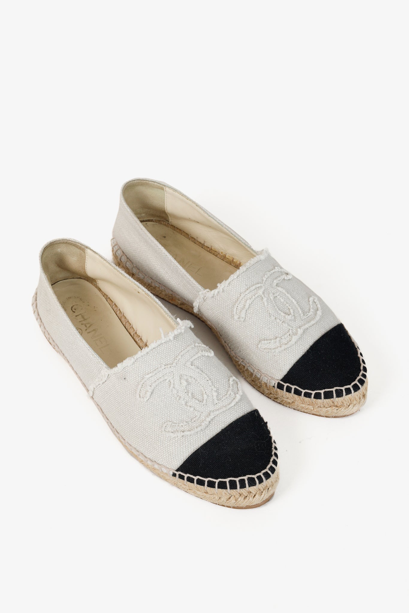 Chanel Fraying Cc Textile Espadrille Flats In White And Black Women Shoes