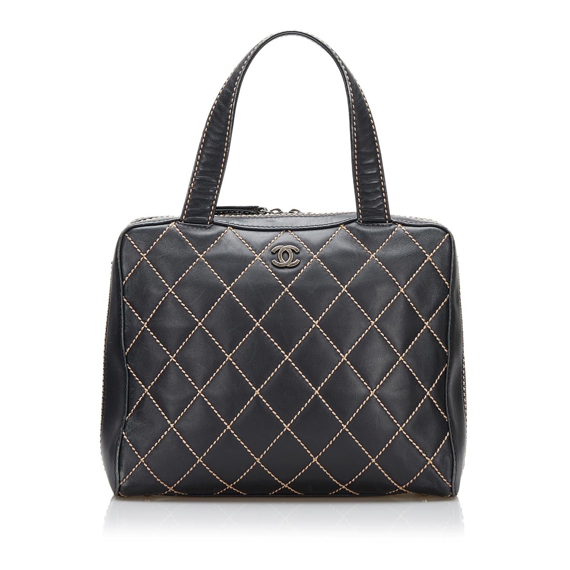 Chanel Wild Stitch SHG-FqQKaO Leather Handbag
