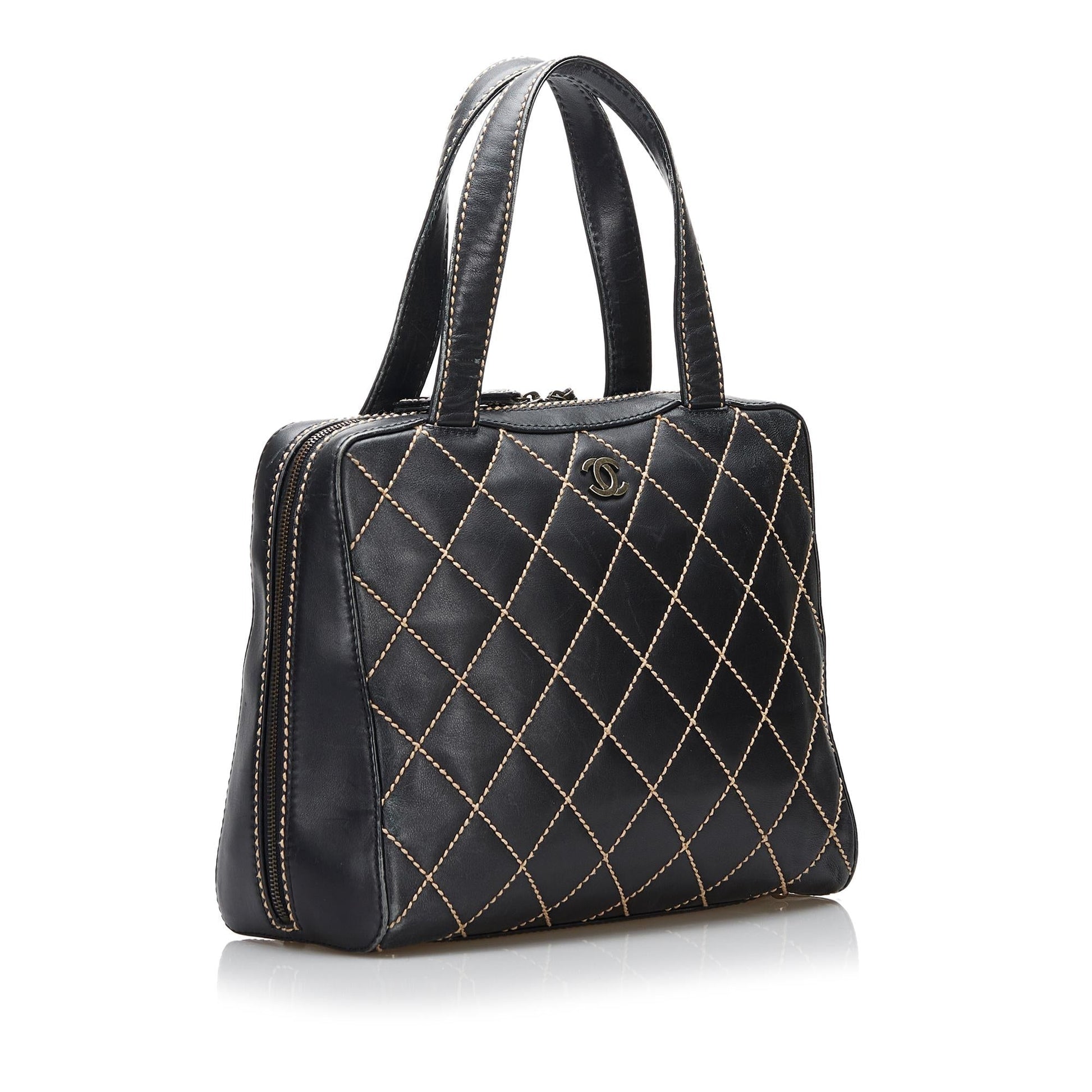Chanel Wild Stitch SHG-FqQKaO Leather Handbag