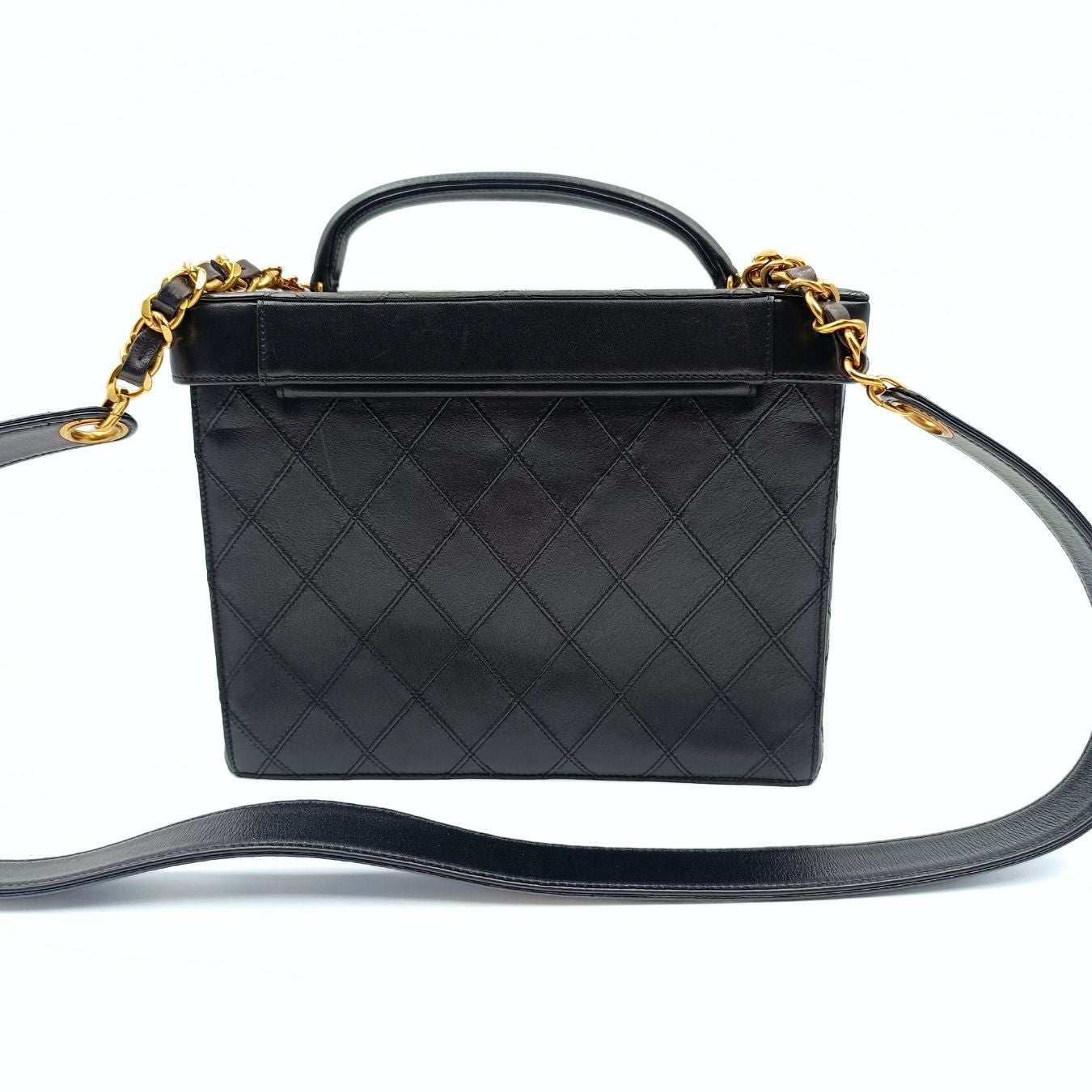 Chanel Chanel Chanel quilted cosmetic bag in black leather and gold chain