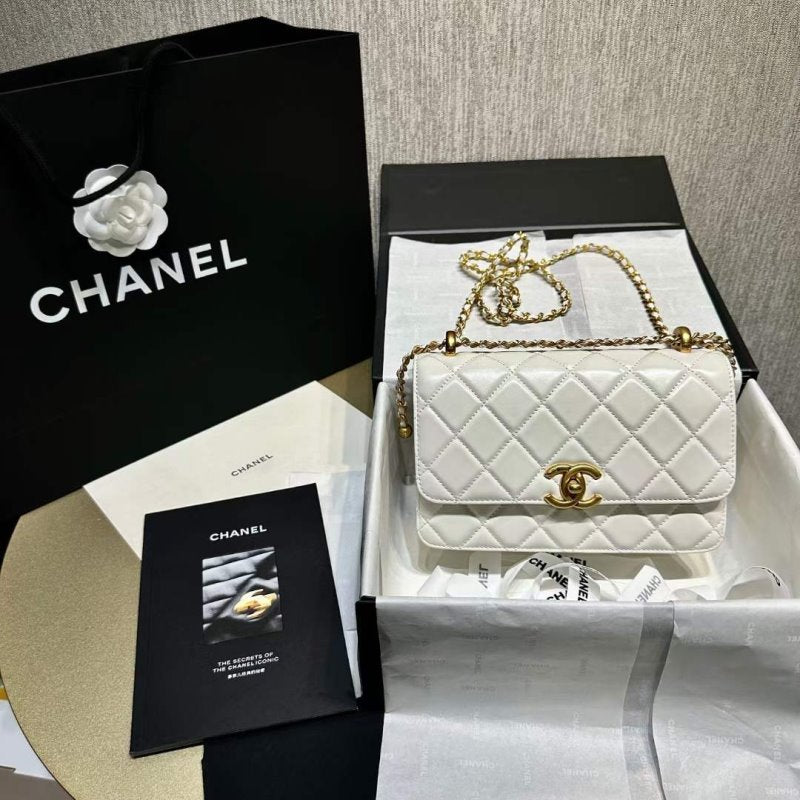 Chanel Shoulder Bag Bag Bg030576