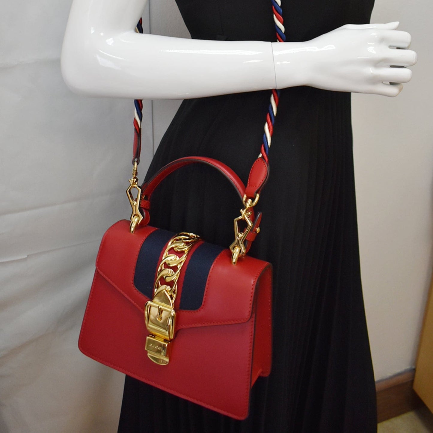 Gucci Sylvie Top Handle Crossbody Bag Hibiscus Leather Red