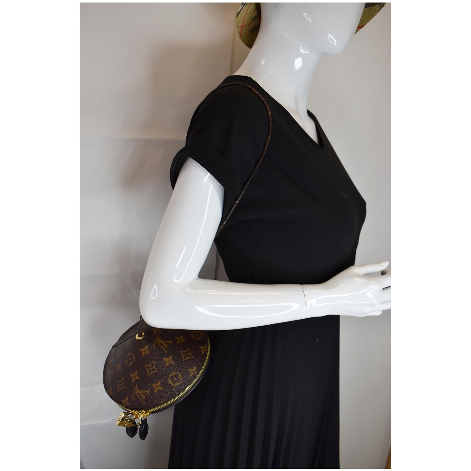 Louis Toupie Shoulder Bag Canvas Monogram