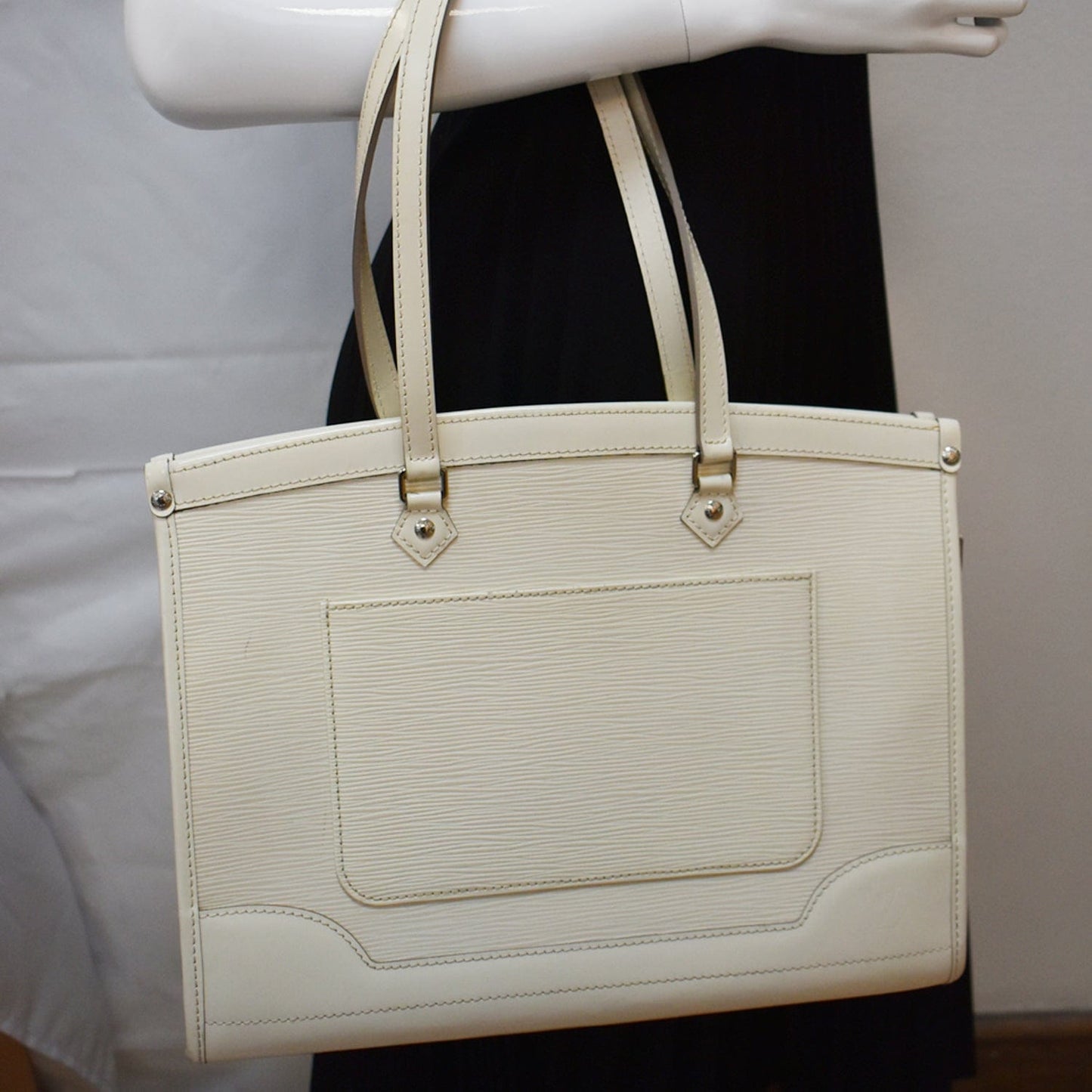 Louis Madeleine Gm Epi Shoulder Bag Ivory Leather