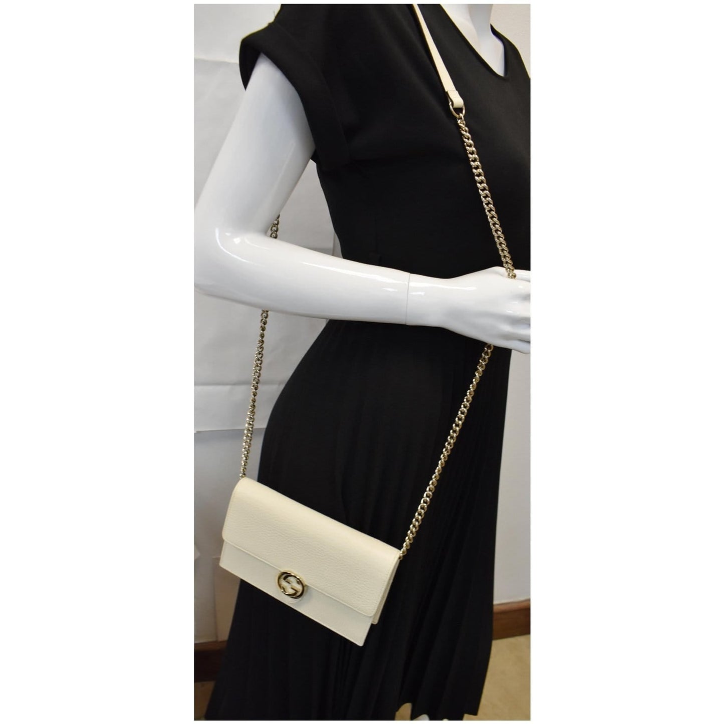 Gucci Interlocking Pebbled Crossbody Bag Ivory Leather