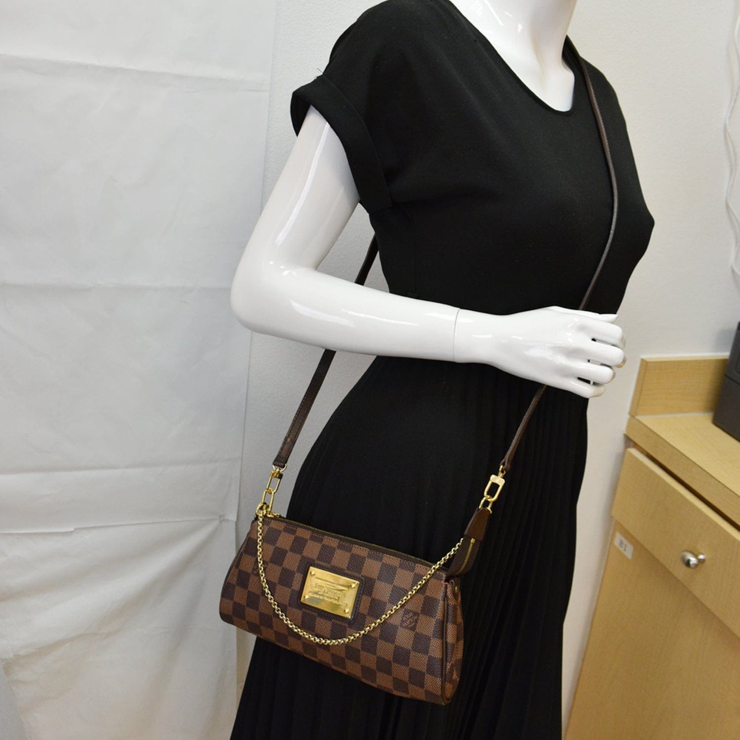 Louis Eva Pochette Damier Ebene Clutch Crossbody Brown Crossbody Bag
