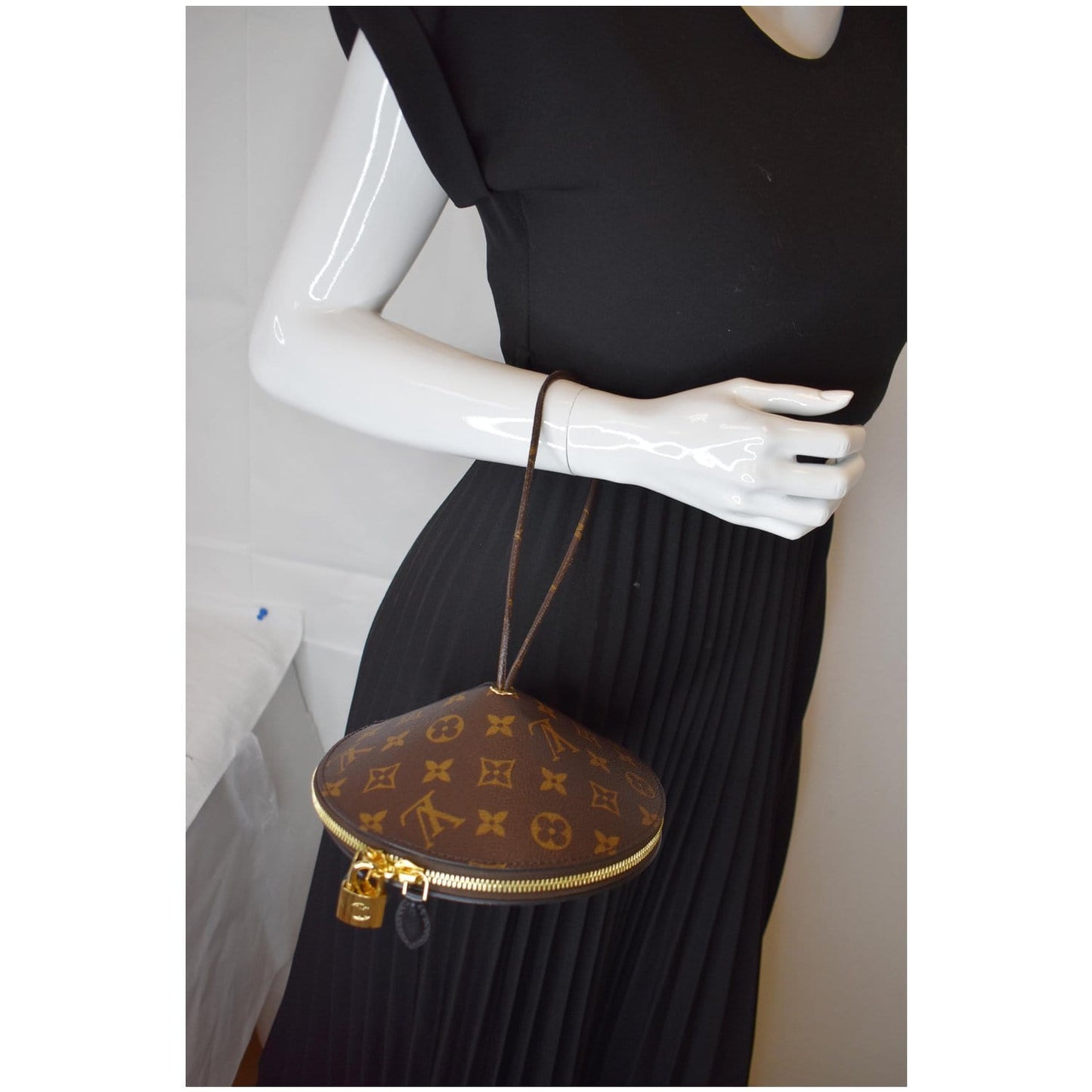 Louis Toupie Shoulder Bag Canvas Monogram