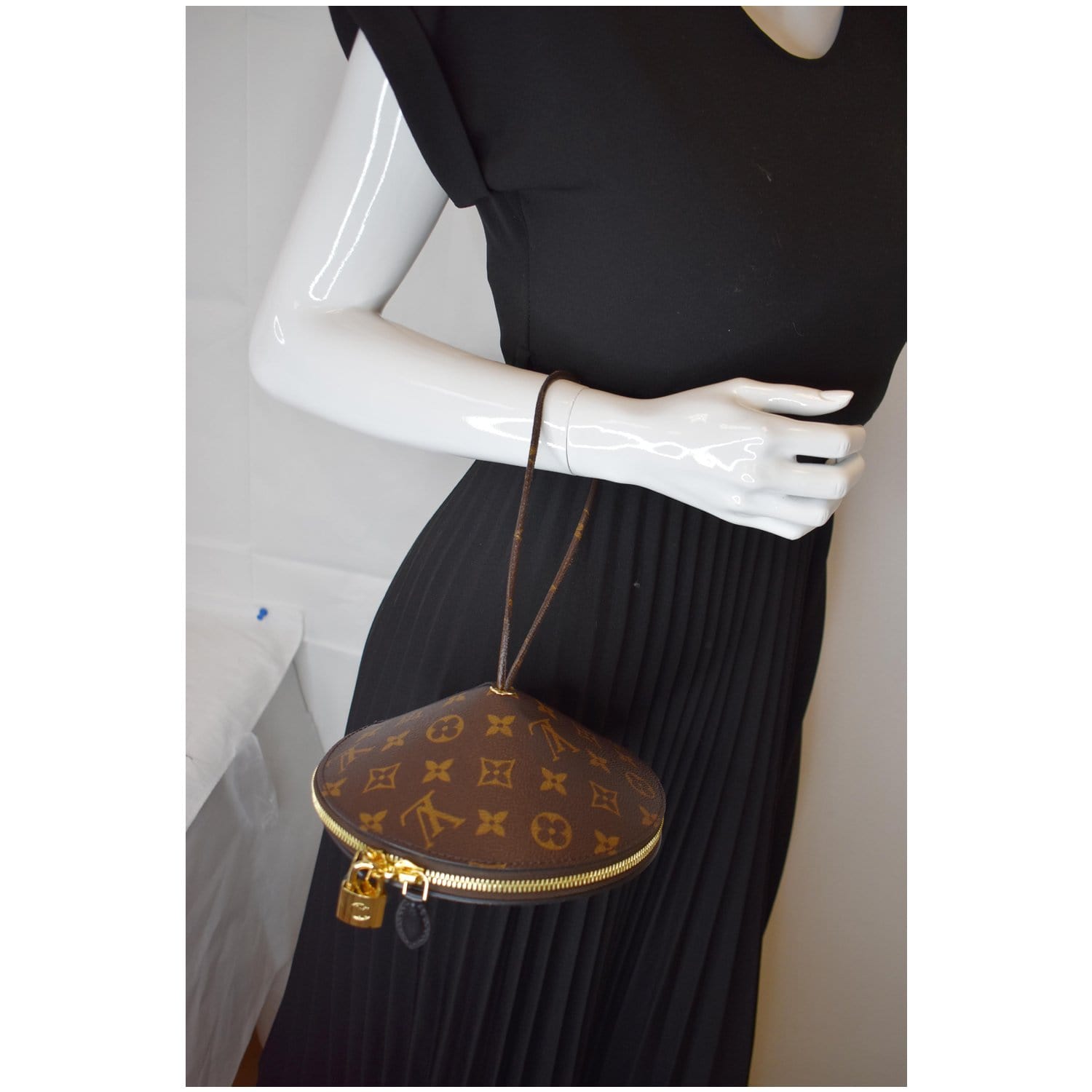 Louis Toupie Shoulder Bag Canvas Monogram