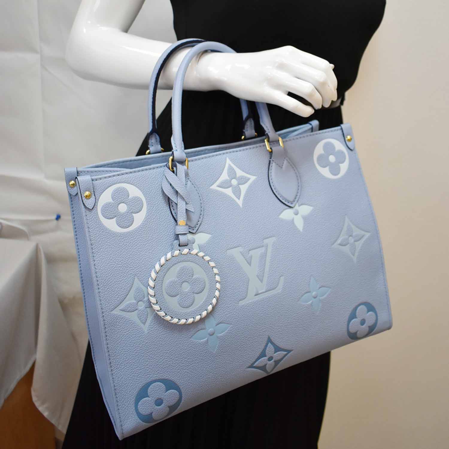 Louis Onthego Mm Giant Empreinte Tote Shoulder Monogram Blue Shoulder Bag