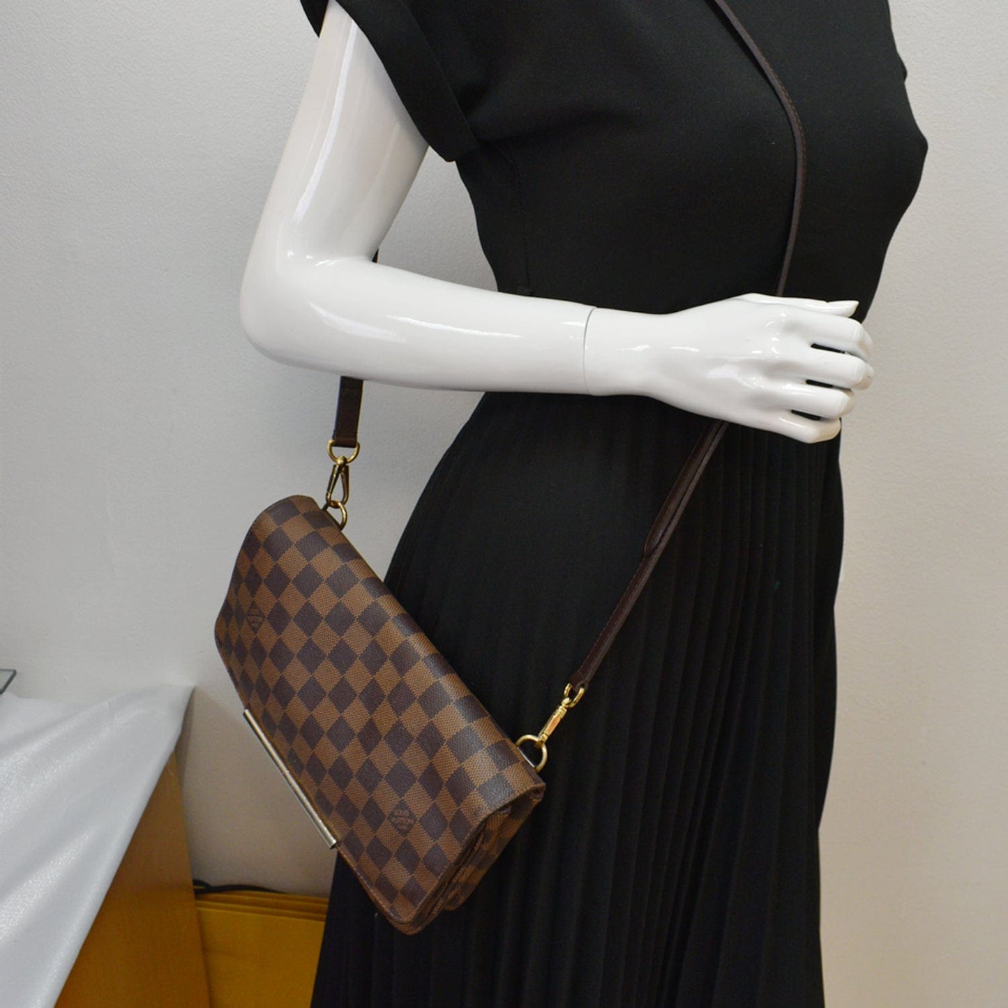 Louis Hoxton Pm Damier Ebene Crossbody Bag Brown