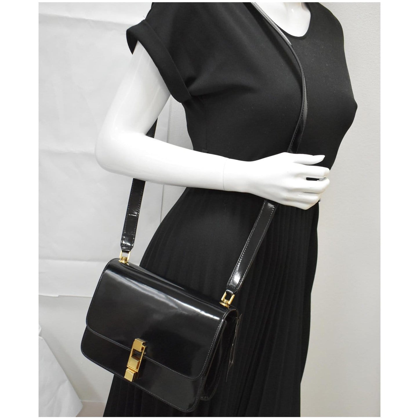 YSL Saint Laurent Saint Le Carre Patent Shoulder Bag Final Leather Black