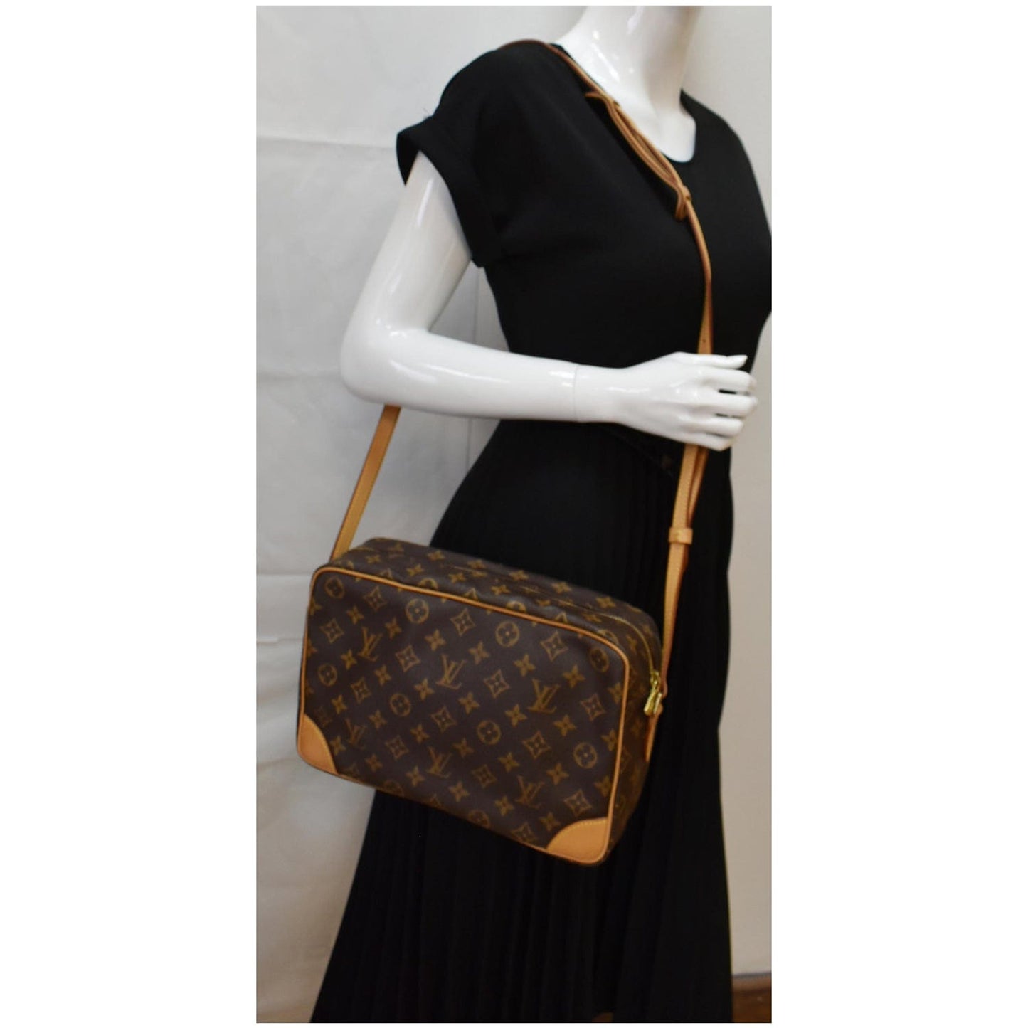 Louis Trocadero Shoulder Bag Canvas Monogram