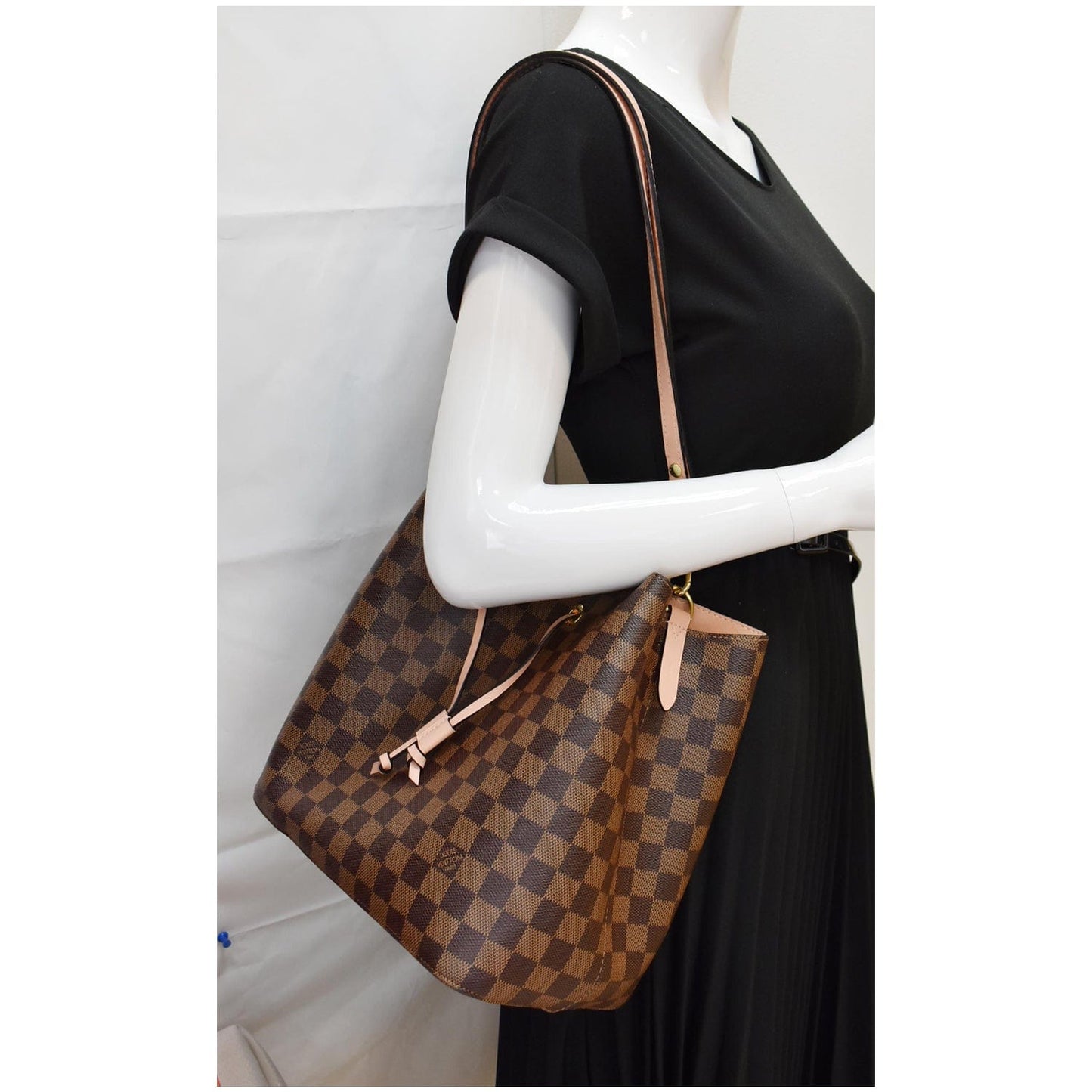 Louis Neonoe Mm Damier Ebene Shoulder Bag Pink