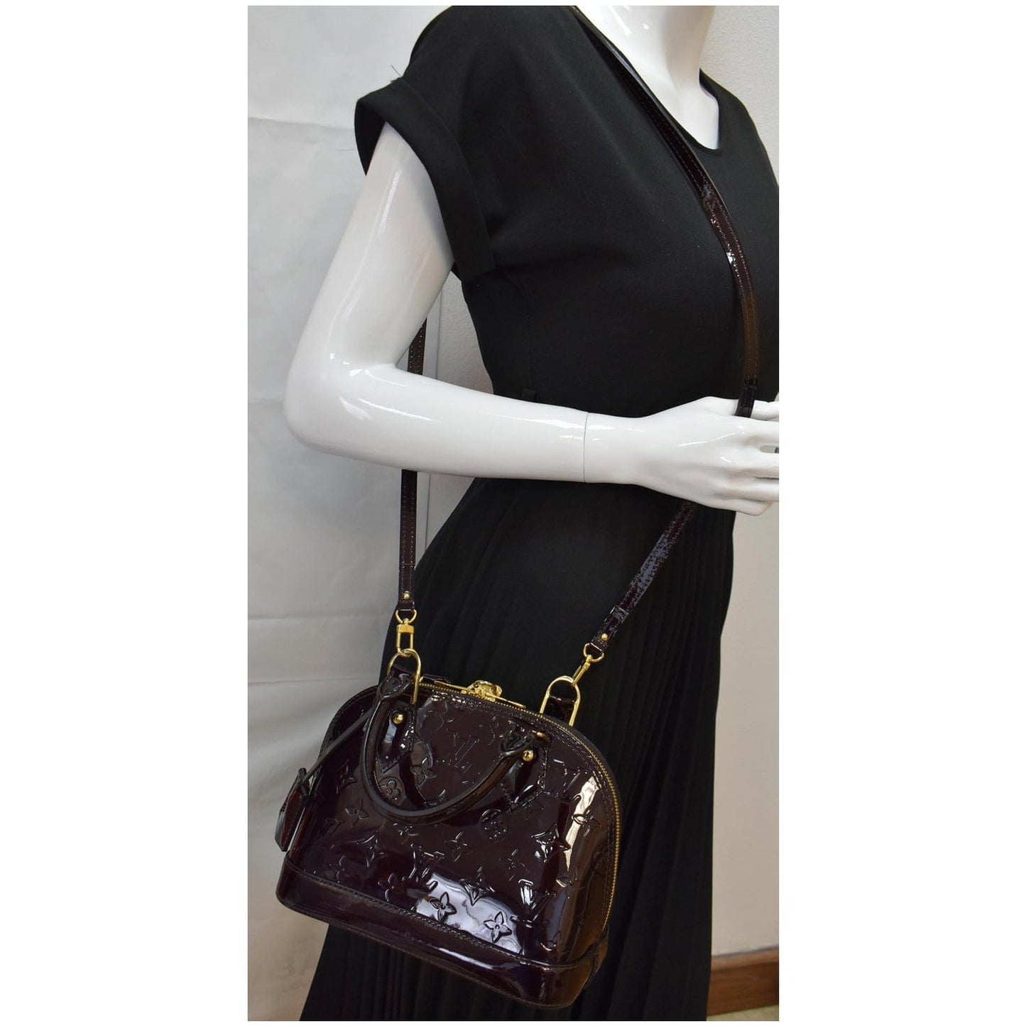 Louis Alma Bb Vernis Satchel Crossbody Bag Leather