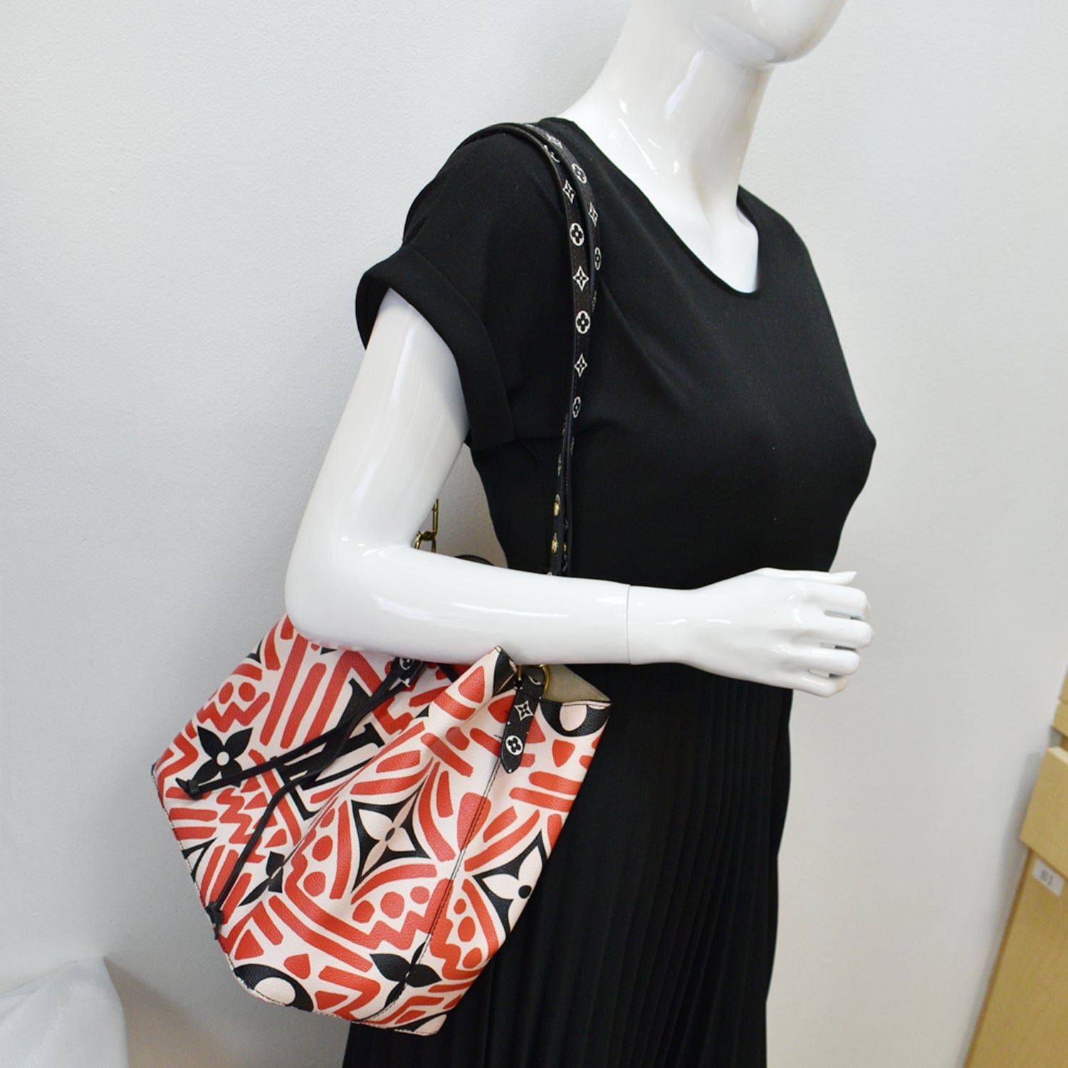 Louis Crafty Neonoe Mm Shoulder Bag Canvas Monogram