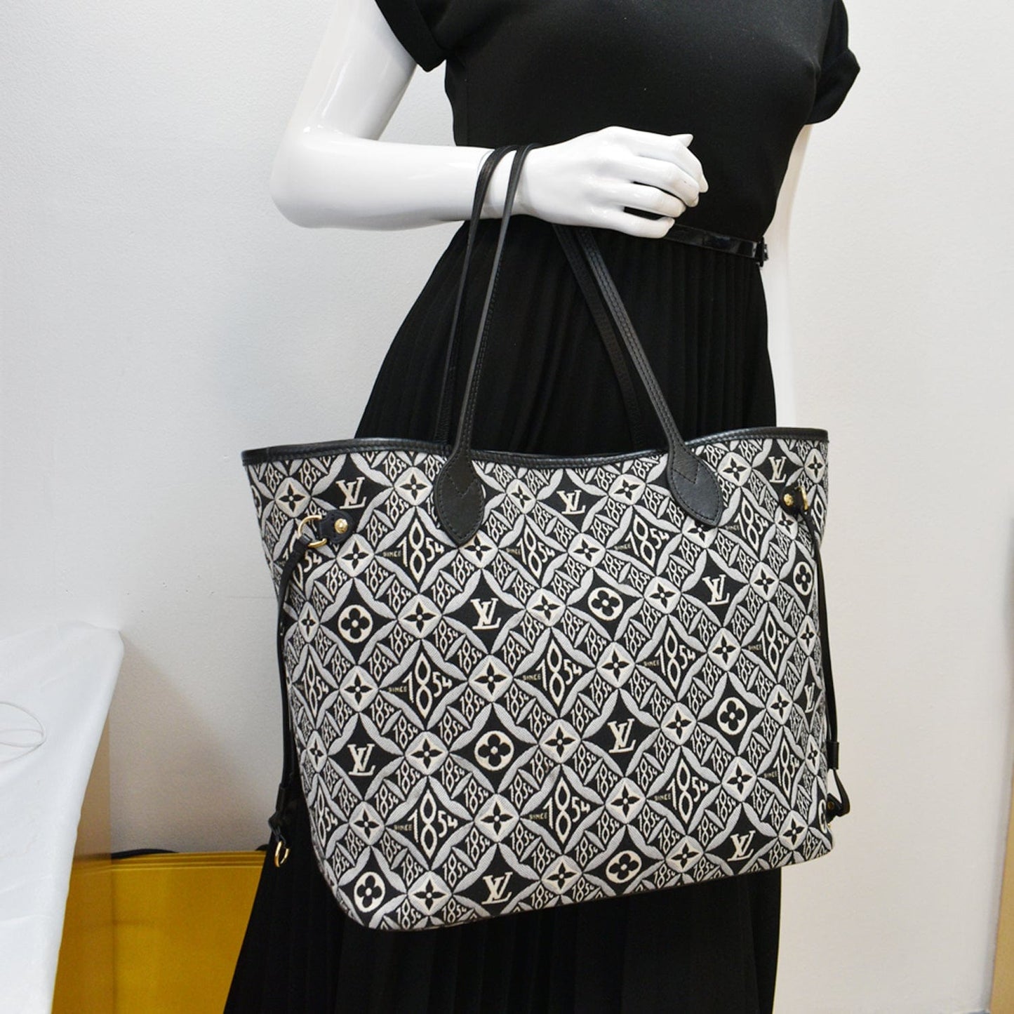 Louis Since Neverfull Mm Jacquard Shoulder Bag