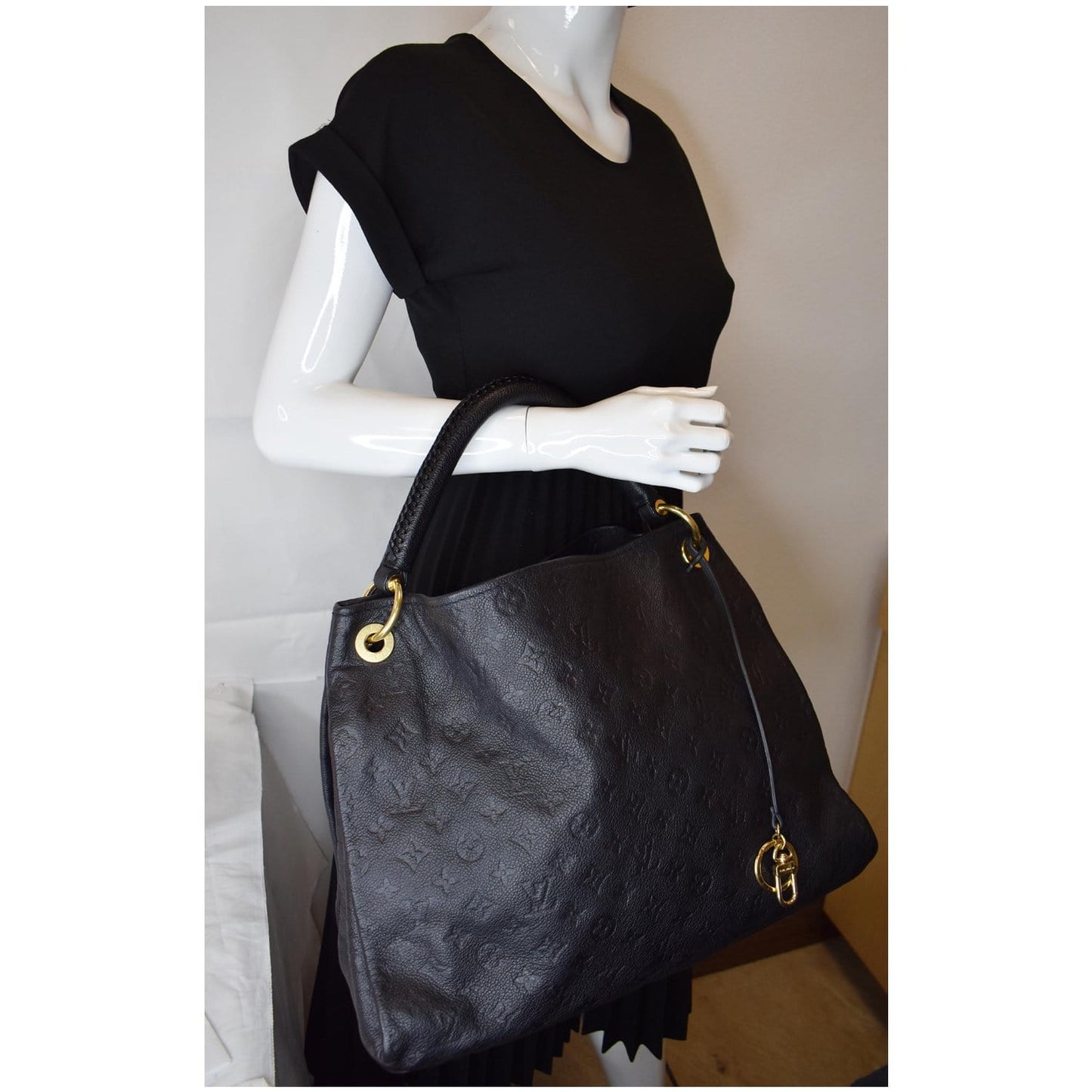 Louis Artsy Mm Empreinte Shoulder Bag Navy Leather