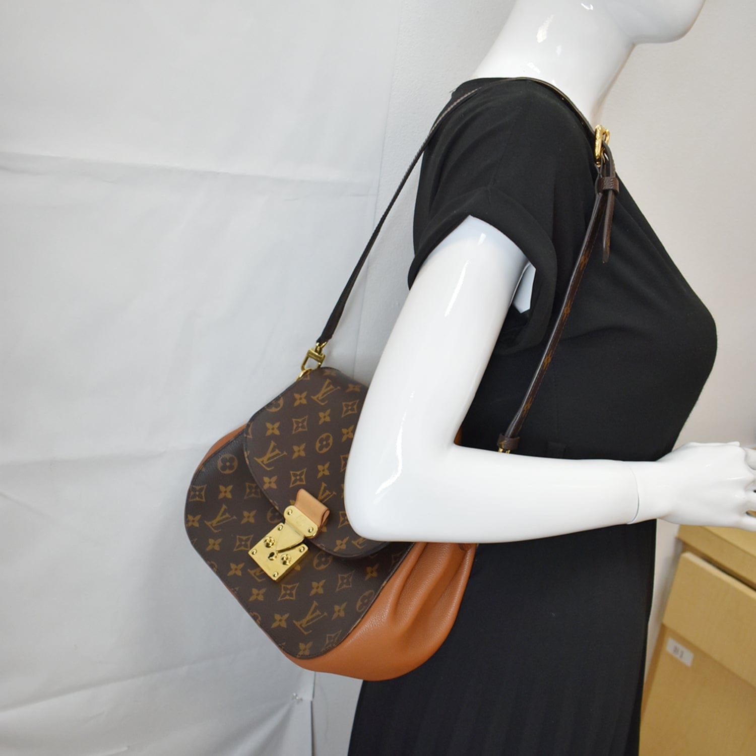 Louis Eden Mm Shoulder Bag Canvas Monogram