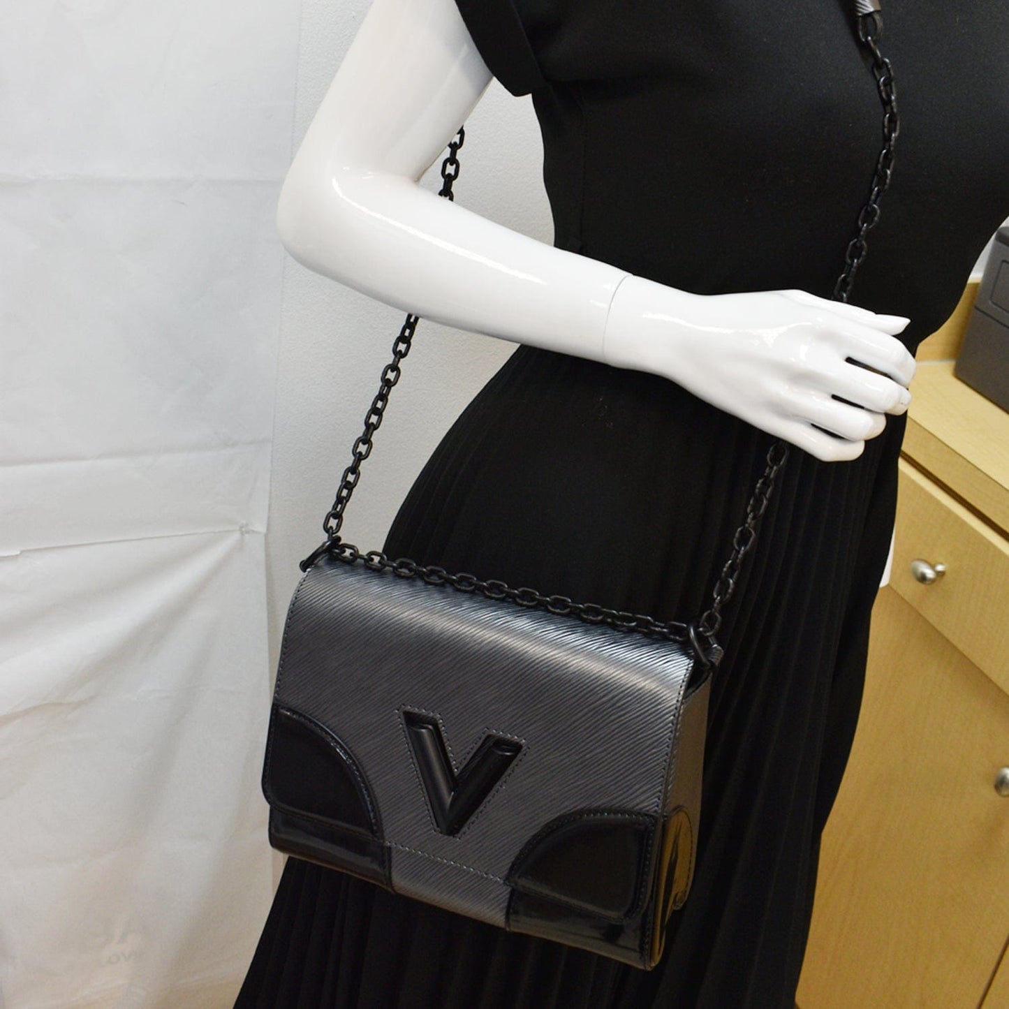 Louis Twist Mm Epi New Rep Shoulder Leather Silver Shoulder Bag