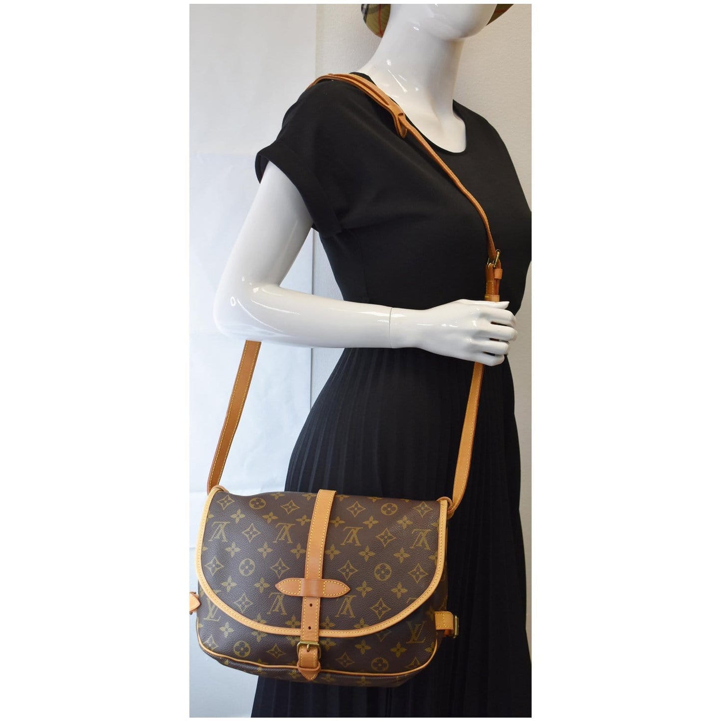 Louis Saumur Shoulder Bag Canvas Monogram Brown 6