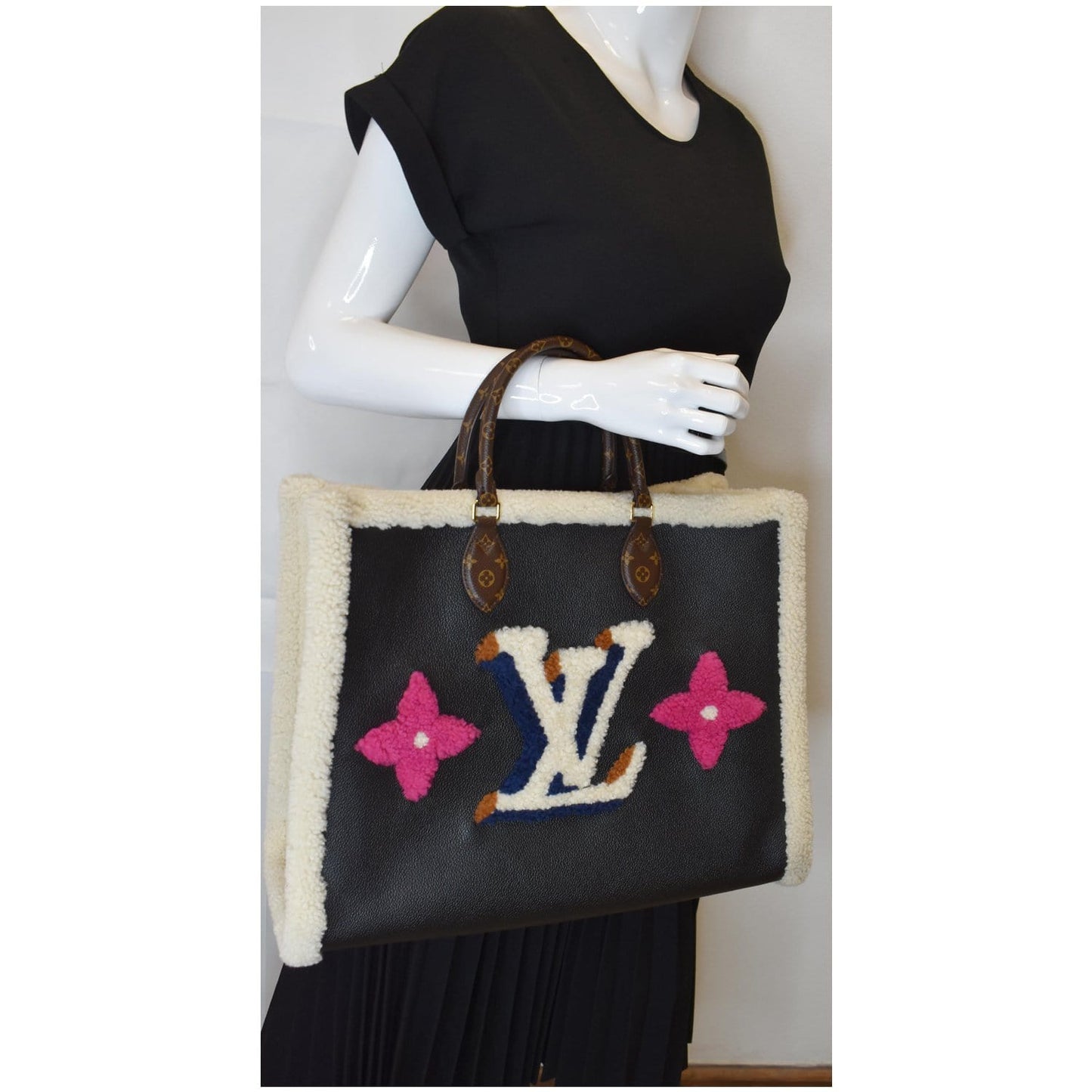 Louis Vuitton Teddy Onthego Gm Calfskin Shoulder Bag Monogram Black