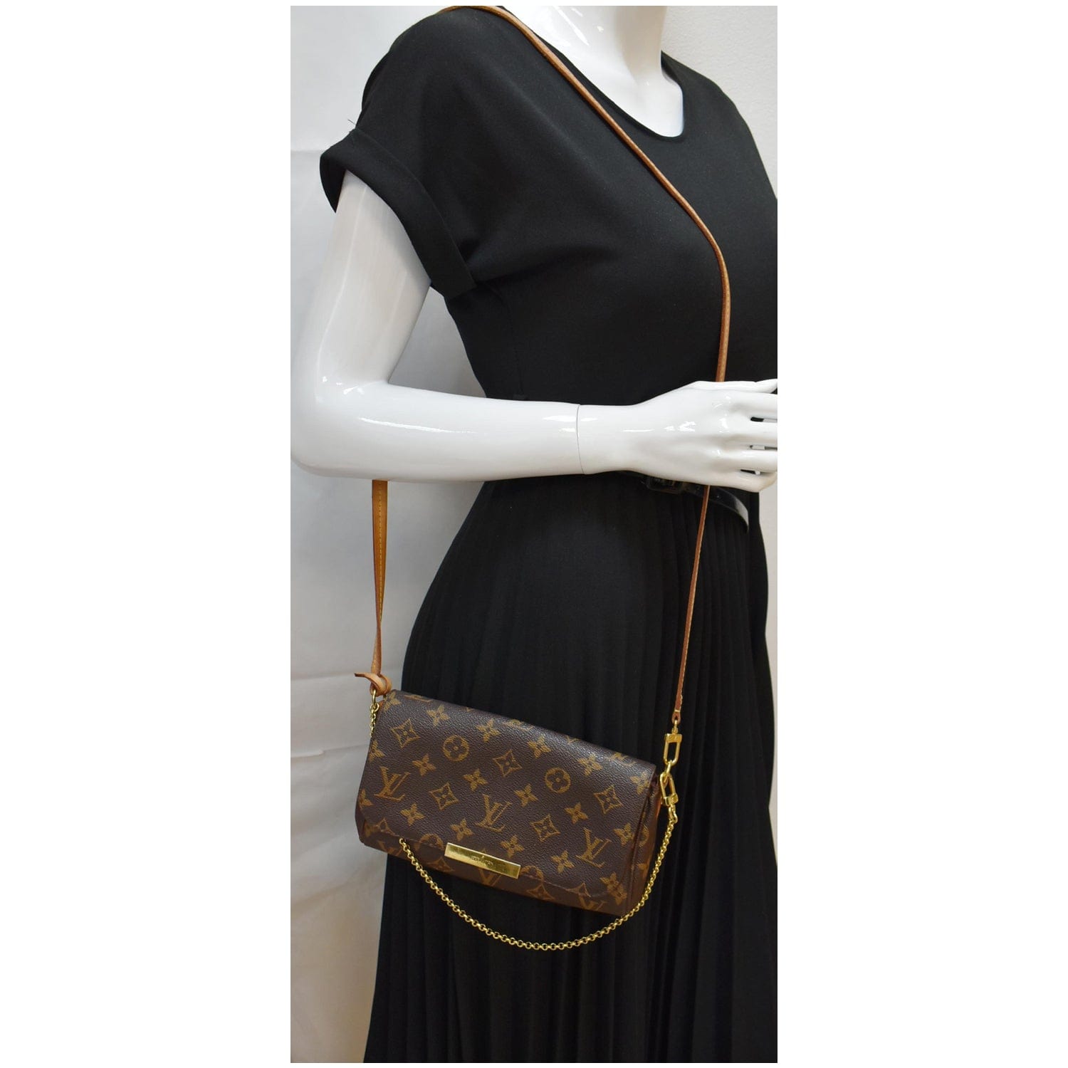 Louis Favorite Pm Crossbody Bag Off Canvas Monogram