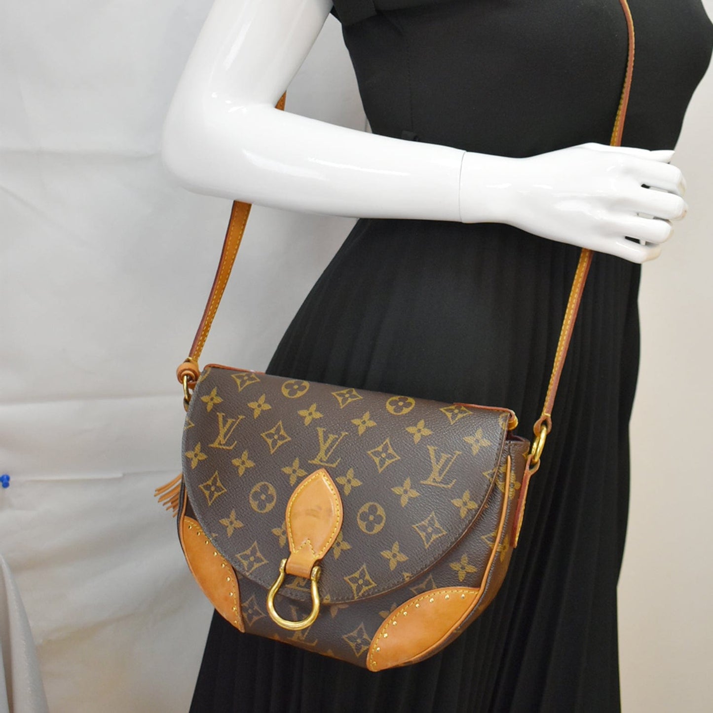 Louis Saint Cloud Nm Mm Crossbody Bag Canvas Monogram