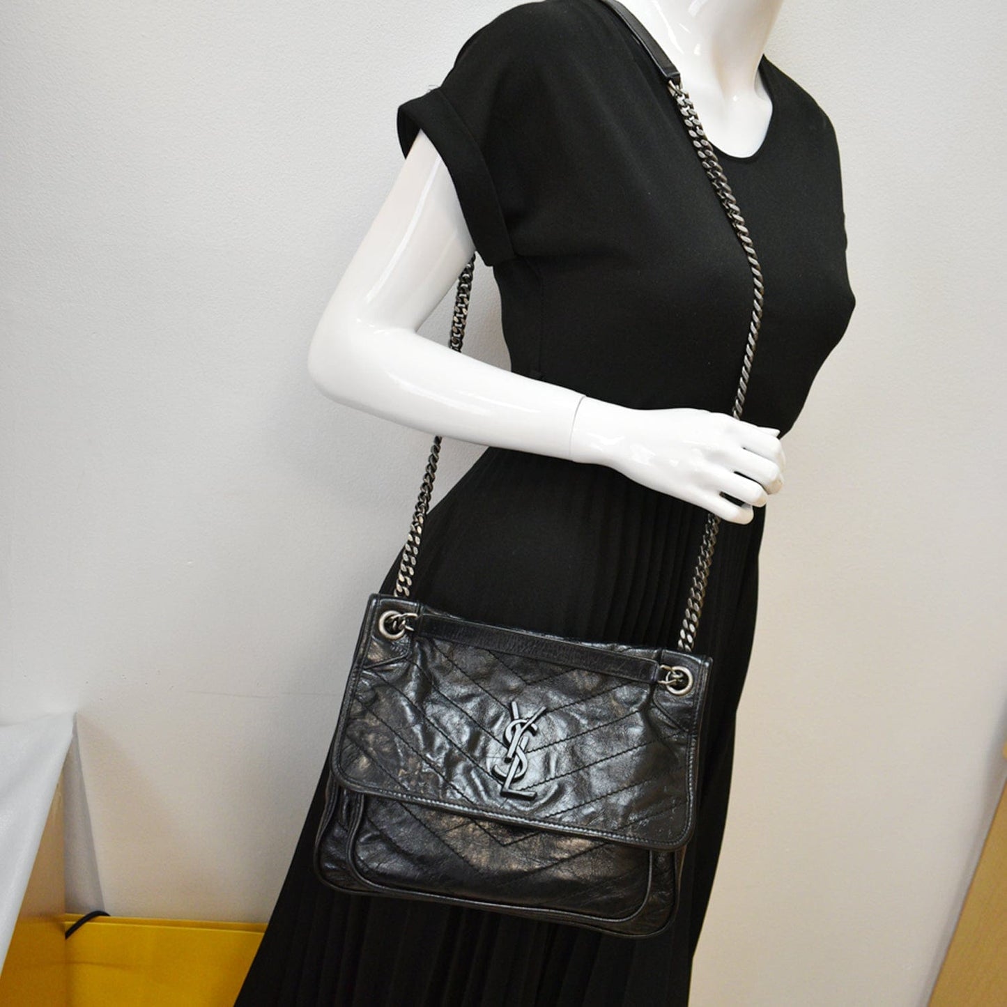 YSL Saint Laurent Saint Niki Crossbody Bag New Year Deals Leather Black