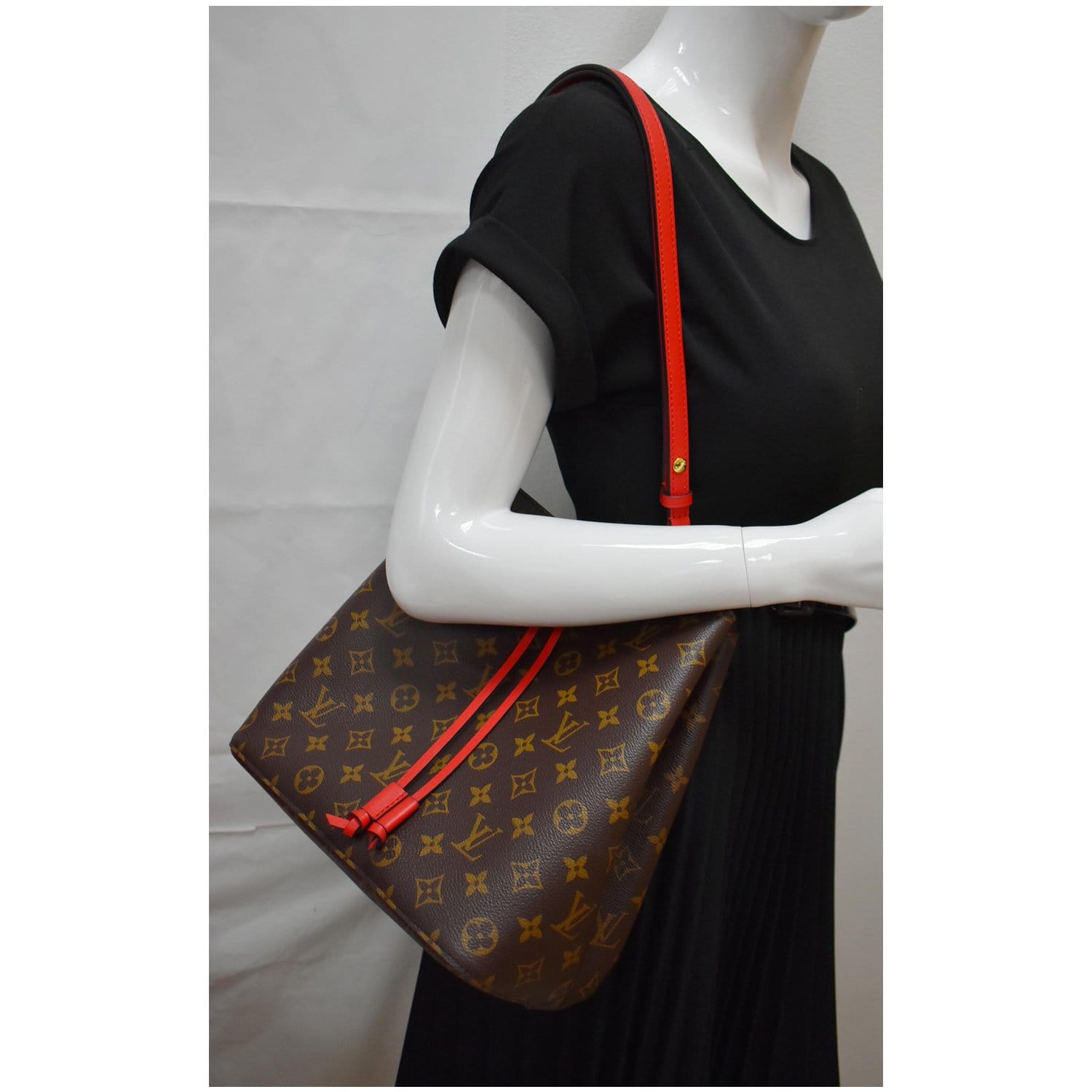Louis Neonoe Shoulder Bag Coquelicot Canvas Monogram