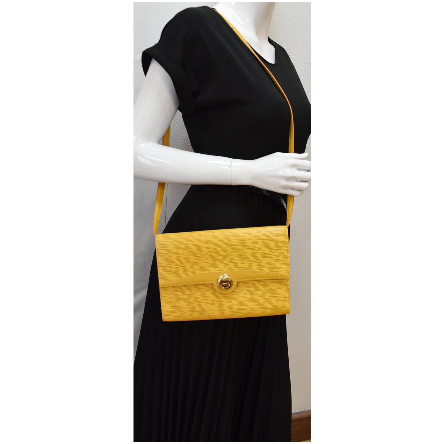 Louis Arche Pochette Epi Shoulder Bag Yellow Leather