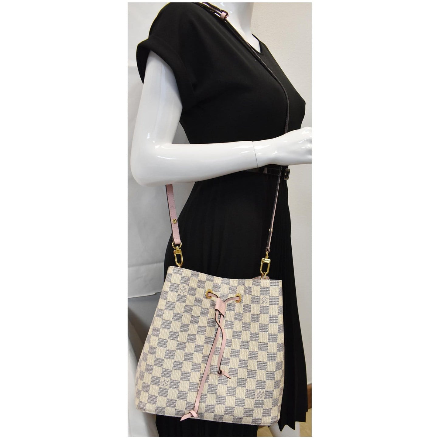 Louis Neonoe Mm Damier Azur Shoulder Bag